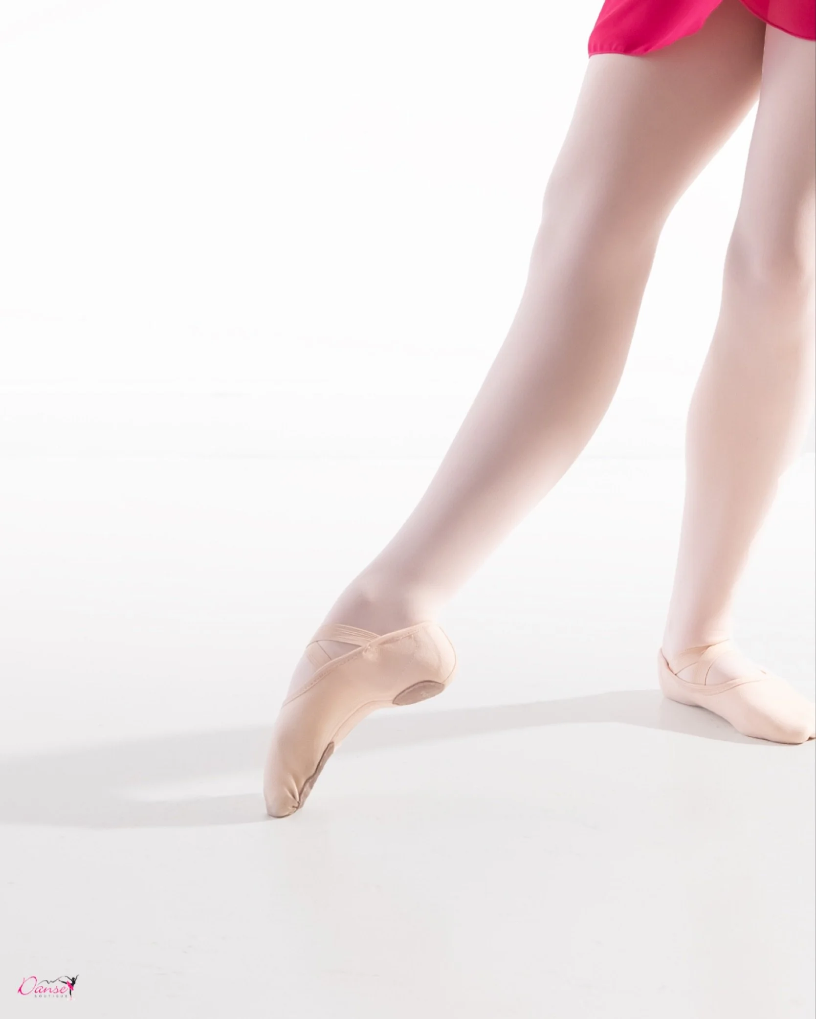 Pretty new ballet shoes and pretty ballet feet 😍 Shop your performance must haves in store today 🩰

@yellowwood.photography 
@mdmdance