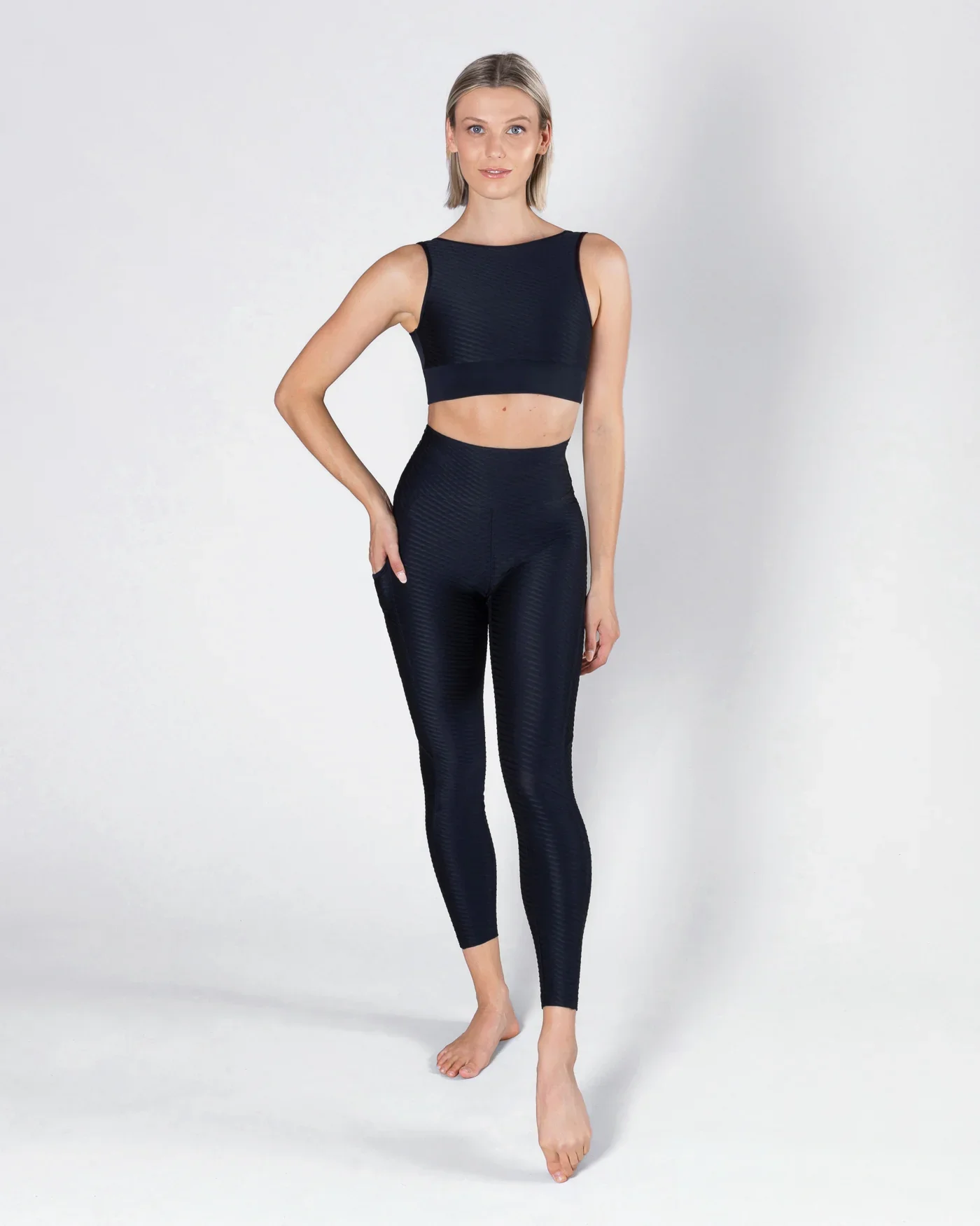 iat108ag10-black-3a.webp