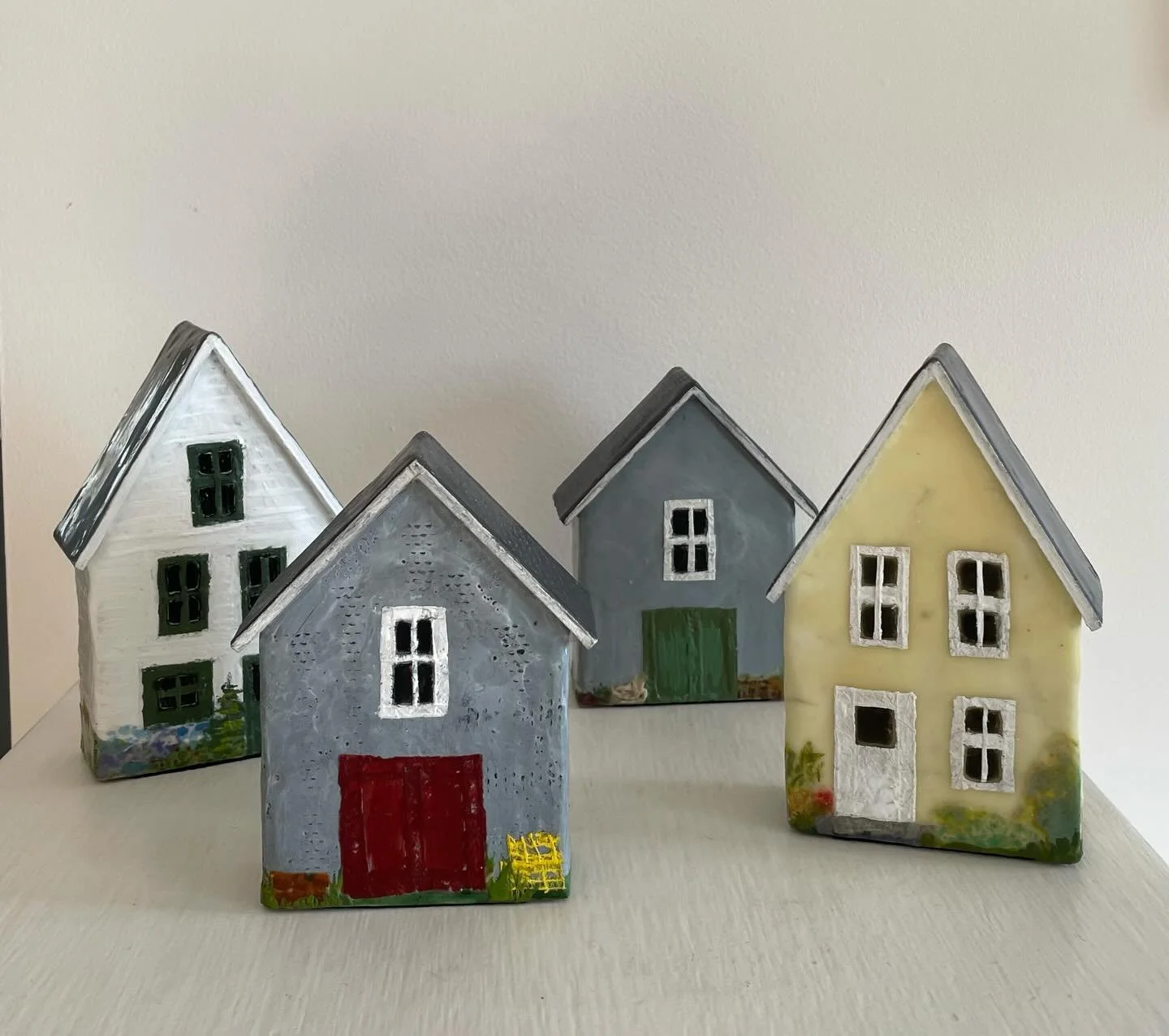 Tuesday 12/23 is our last shopping day this week, open 11:00-1:00. Come on by to enjoy our wonderful Small Works holiday show, and who knows? maybe find the perfect gift for someone special! 🌲🌲#holidayshow #islandartists #islandwinter #happyholiday