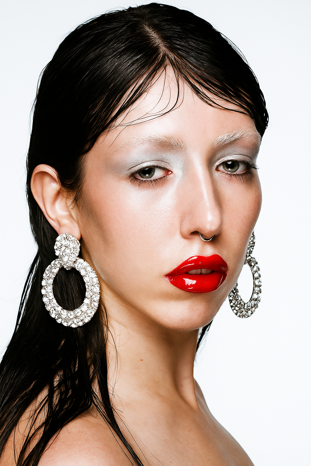 20250921_2110_Avant-Garde Beauty Portrait_remix_01k5qfdwnke9etchsfdz19gnwt (2).png