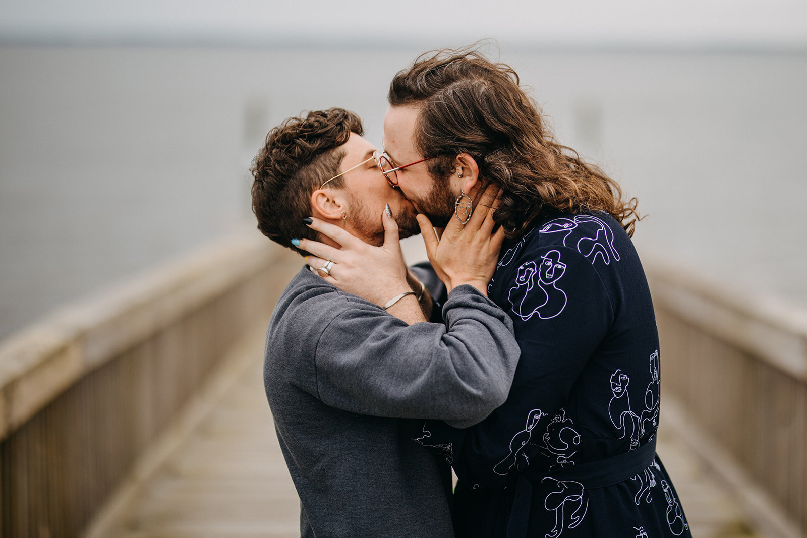 Queer couple kissing in Virginia beach Shawnee Custalow photography