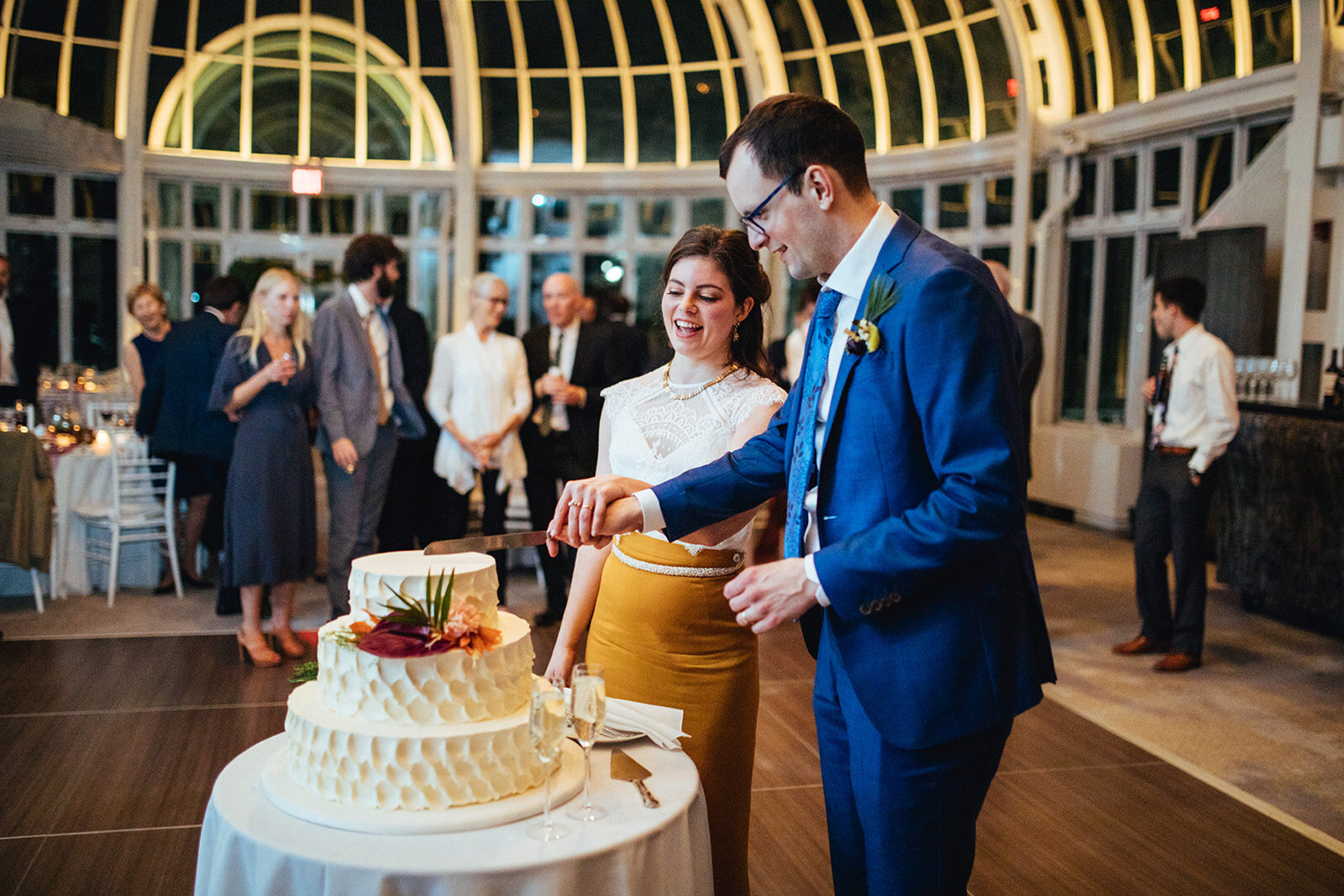 Bride and groom cutting the cake at Brooklyn Botanical Garden NYC Shawnee Custalow wedding photography