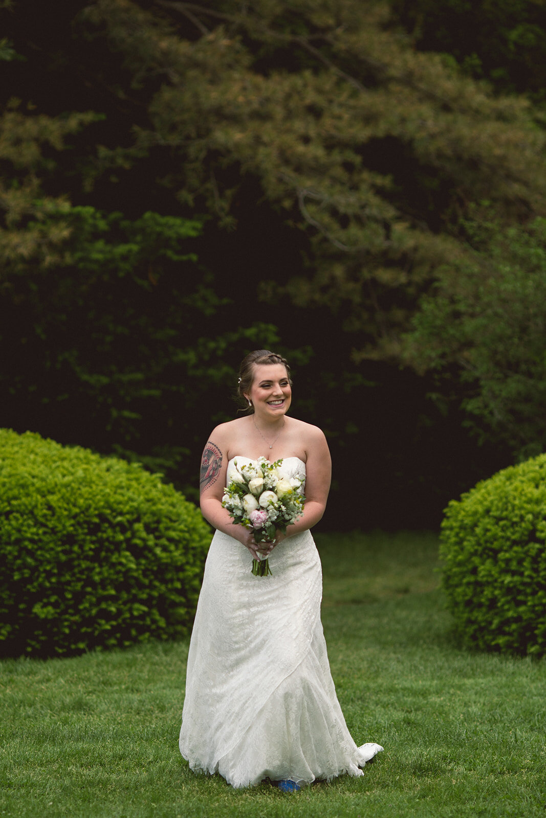 Bride at Elizabeth Park Conservatory Shawnee Custalow photography