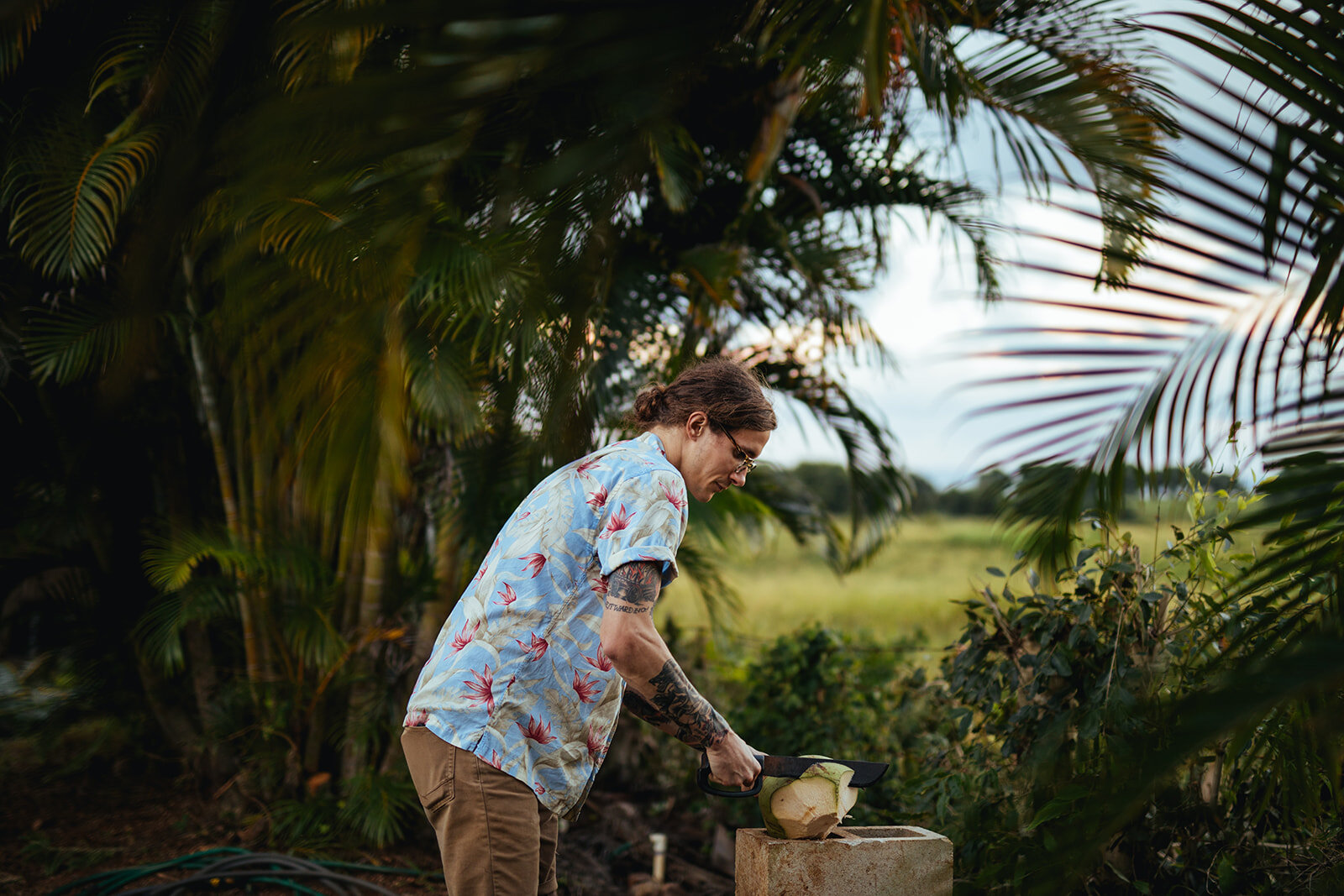 Man cutting a coconut in Kauai Hawaii Shawnee Custalow wedding photography