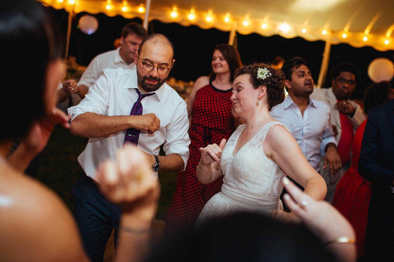 Newlyweds and guests dancing at Black Walnut Point Inn MD Shawnee Custalow photography