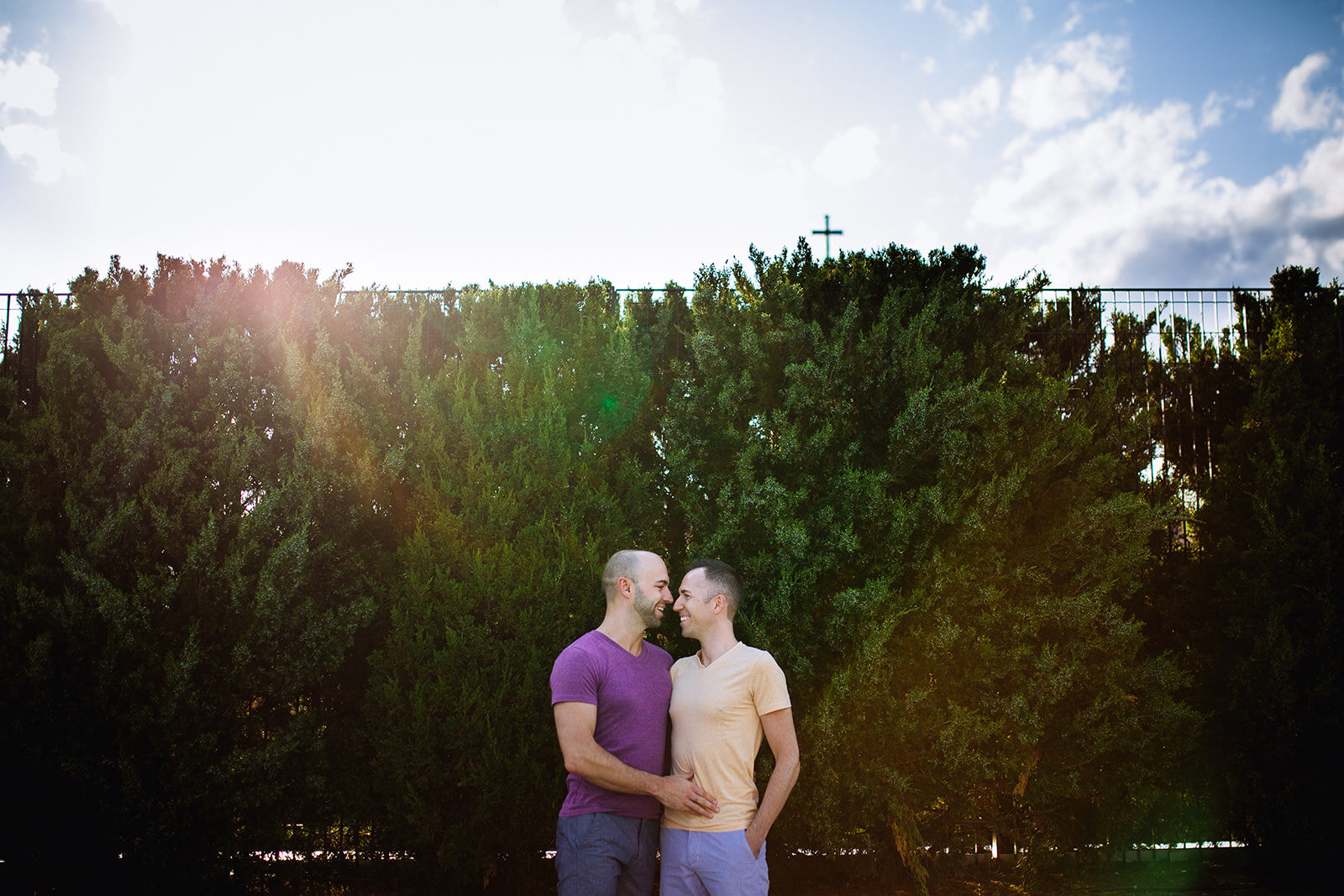 LGBTQ couple lean in to kiss at the VMFA in Richmond Shawnee Custalow photography