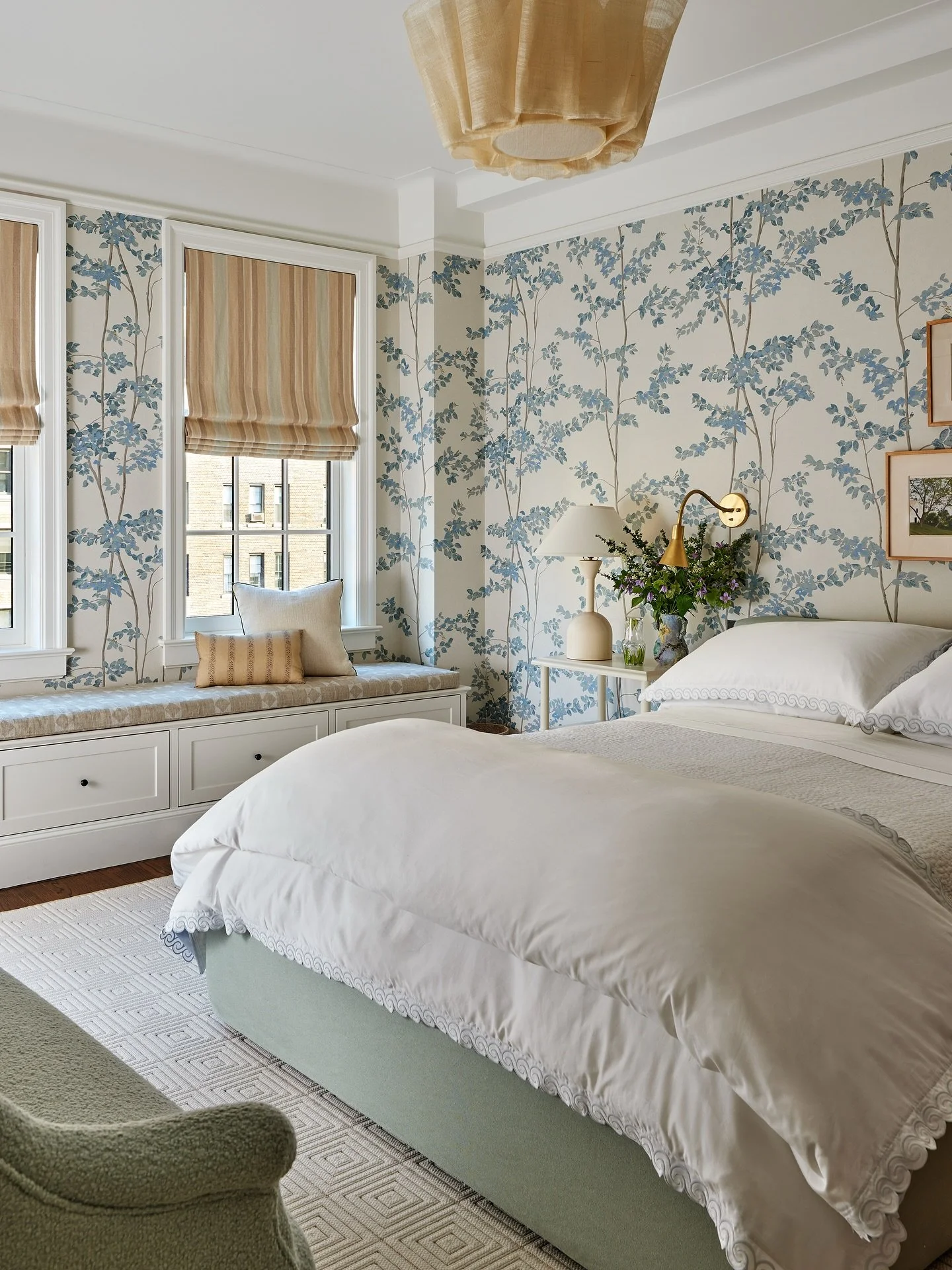 Park Avenue, but not the kind you think. Feminine without fuss, patterned without noise. And maybe just a touch Opalite-coded&hellip;? Sorry not sorry, I couldn&rsquo;t help myself 😜