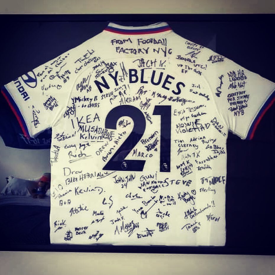 @nybluescfc signed this @chelseafc @chelseafcusa for one of our favorite members, tag yourself if you spot your sig. great job Carlos. The NY Blues are family. Sharing the love of @chelseafc , mmm about time for another  @chelseafc  legened to pop in