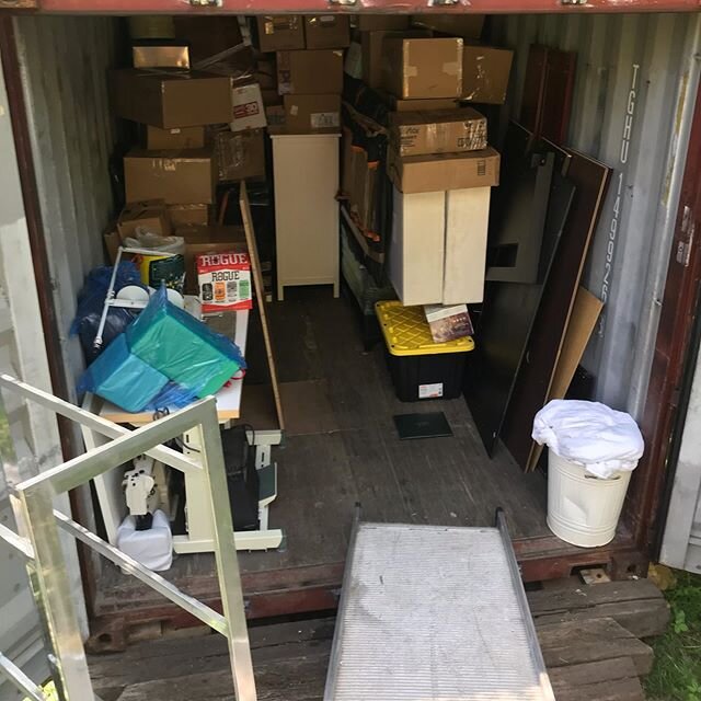 loading from a 26 ft to a 20 ft container .. #tetras 
#unload 
#container
