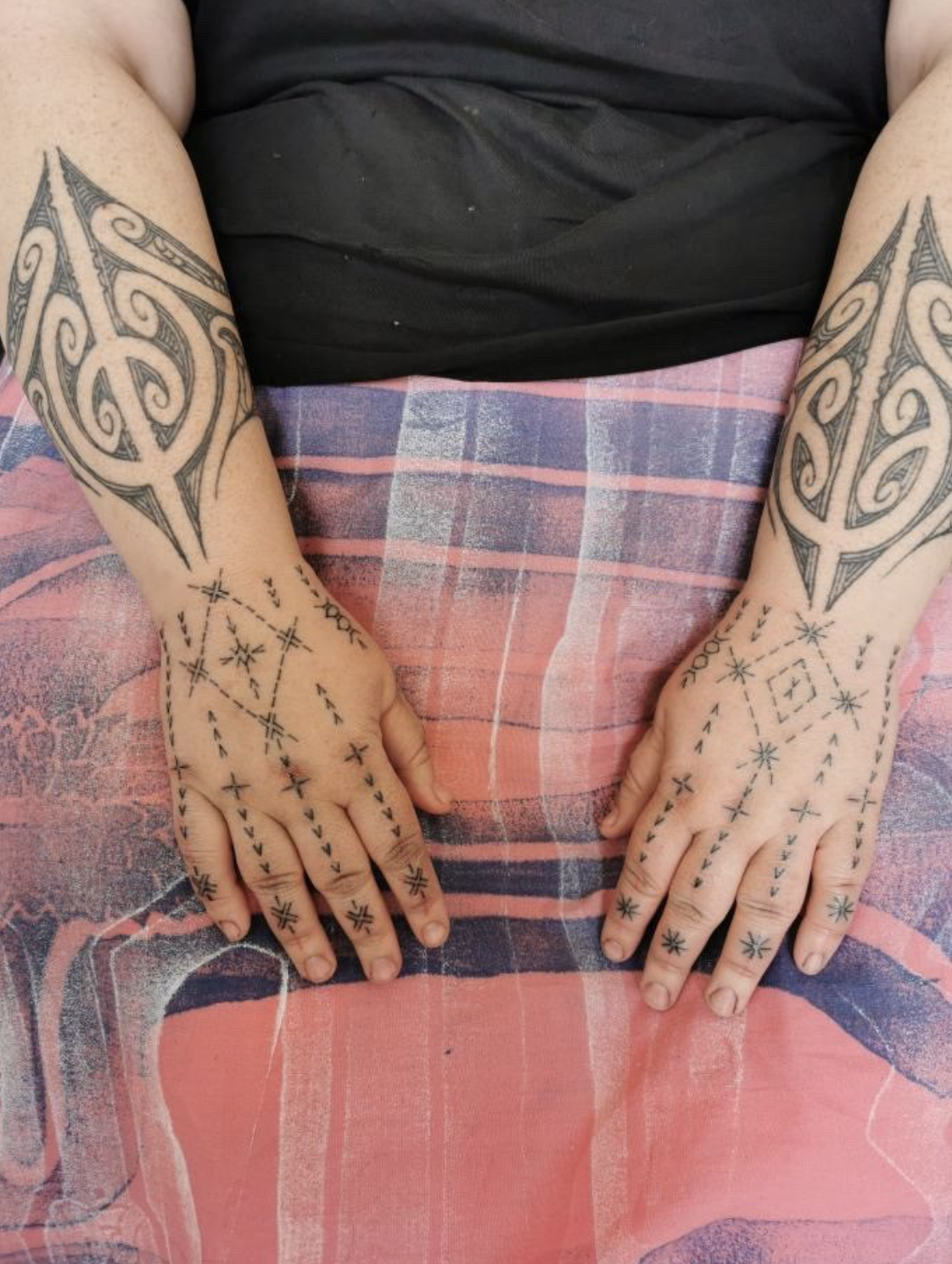 My marks, 2020. Just after I received my tuālima (Sāmoan hand tattoo) from Tyla Vaeau, with tā moko (Māori tattoo, on my forearms) by Graham Tipene (2017) and ie lavalava by Numa Mackenzie.