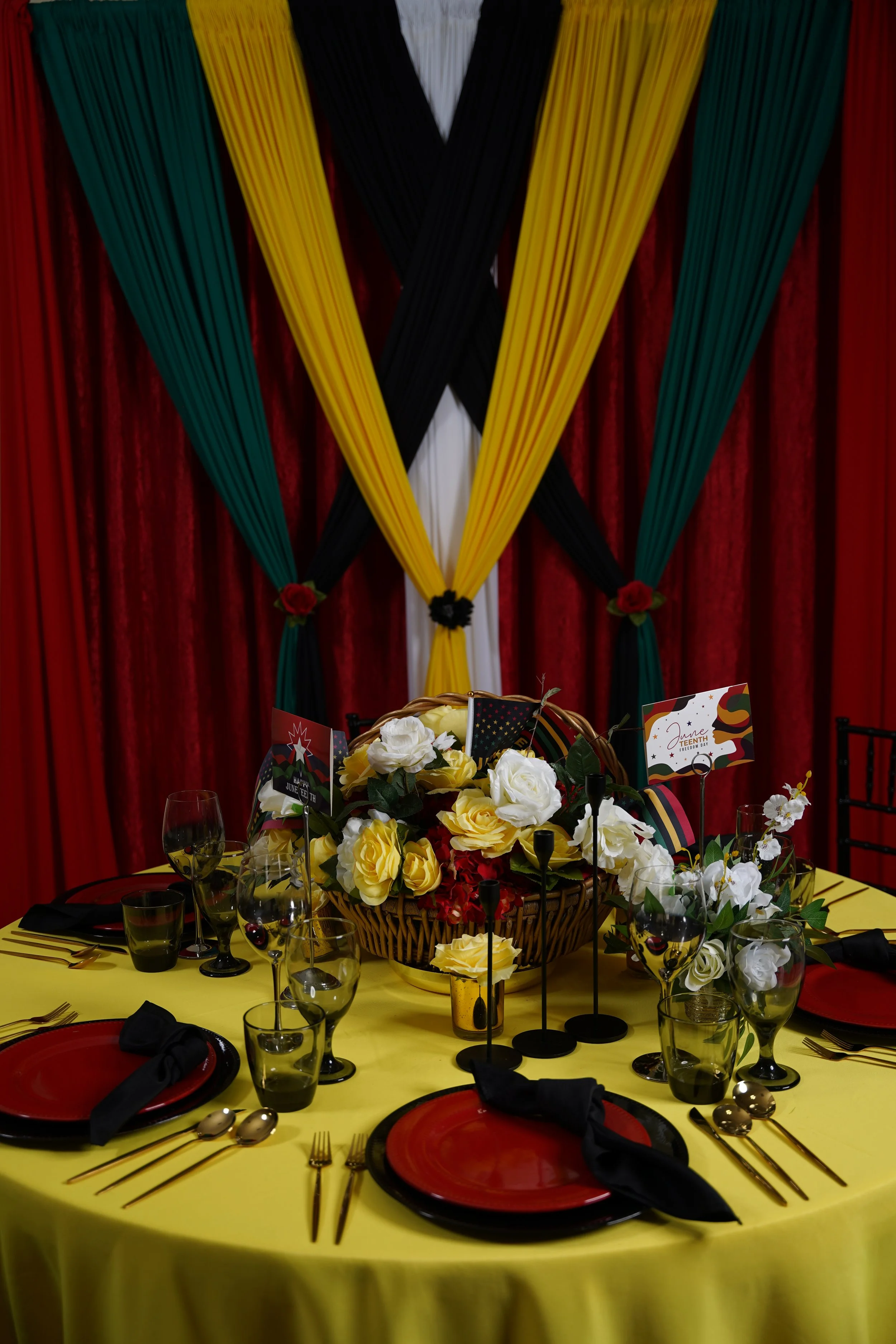 tablescape, Juneteenth design, red plates black chargers, black candleholders