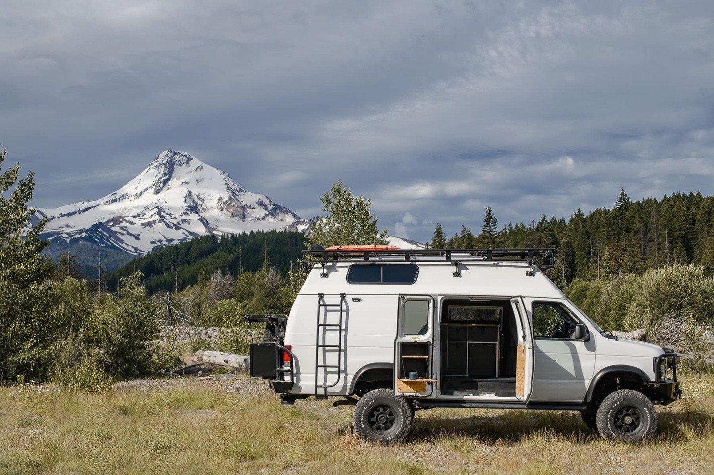 Axis Vehicles E-SERIES Revolver and Ujoint Offroad 4x4 conversion: designed for adventurous families, retirees, and solo travelers seeking ease, reliability, and off-road capability. #ujointoffroad #axisvehicles #axisvan #make4x4vans