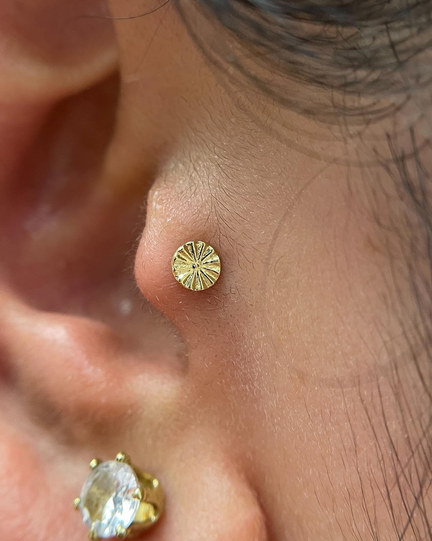 laser-cut 14k Gold tragus by Scotty⚡ Book your appointment online or click book now in bio! www.addictionsbodyart.com/appointments

#westsalemoregon #keepsalemawesome #salemoregonphotographer #kayakoregon #turneroregon #monmouthoregon #shoplocal #sal