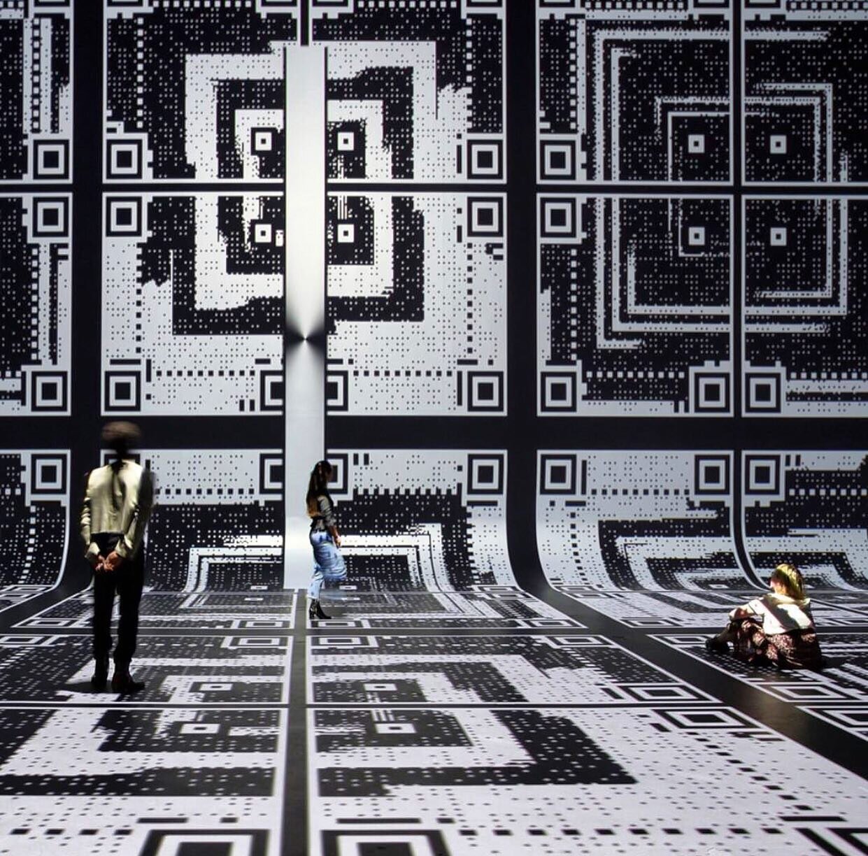 INSPO // One of the eight multi-sensory large scale art installations inside the brand new @nxtmuseum Amsterdam.

This 250sqm of projection by Yuxi Cao shows the ever increasing role of QR codes in our life. Trippy! 

📸 @nxtmuseum