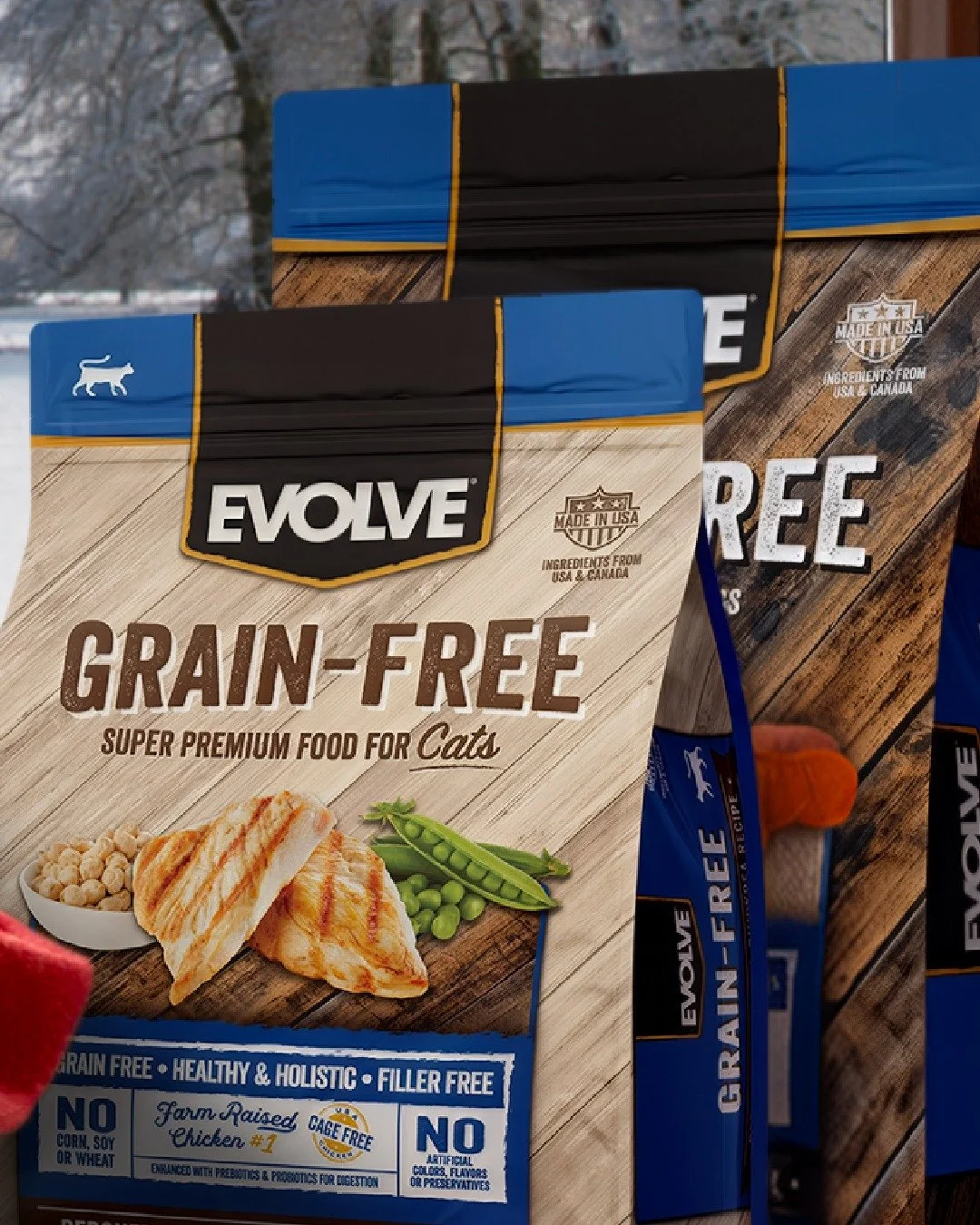 Winter means cozy days of spending time with friends, family and your favorite four legged friends 🐾 

Whether you're planning to explore a winter wonderland or snuggle under blankets, Evolve is here to help keep your pets happy and healthy all seas