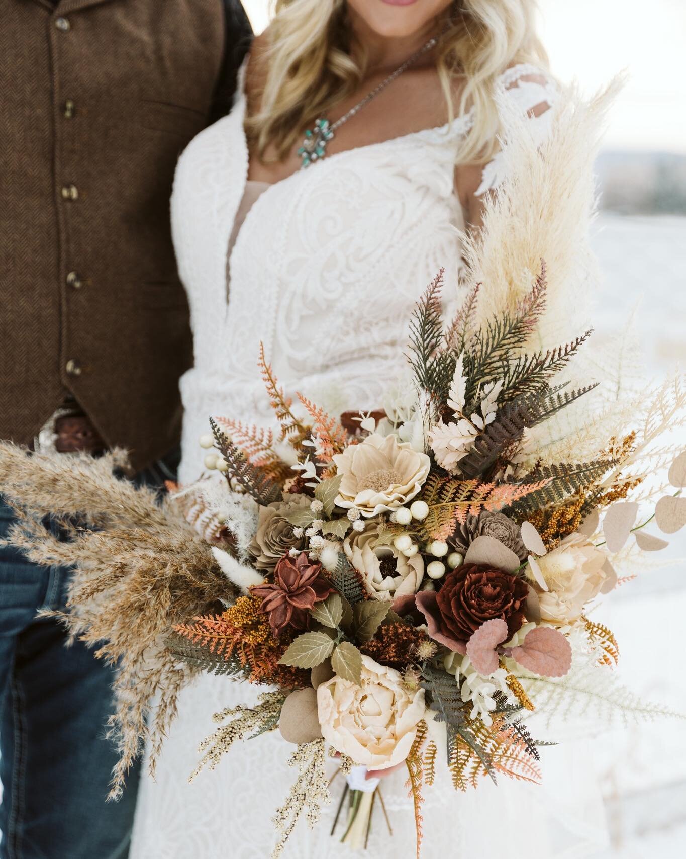 I cannot believe I never shared images of this recent styled shoot! More to come, but for now - a bit of a sneak peak! I feel so incredibly lucky to have worked with such amazing and talented vendors. These shoots were stunning! 

Host: @chasinglight