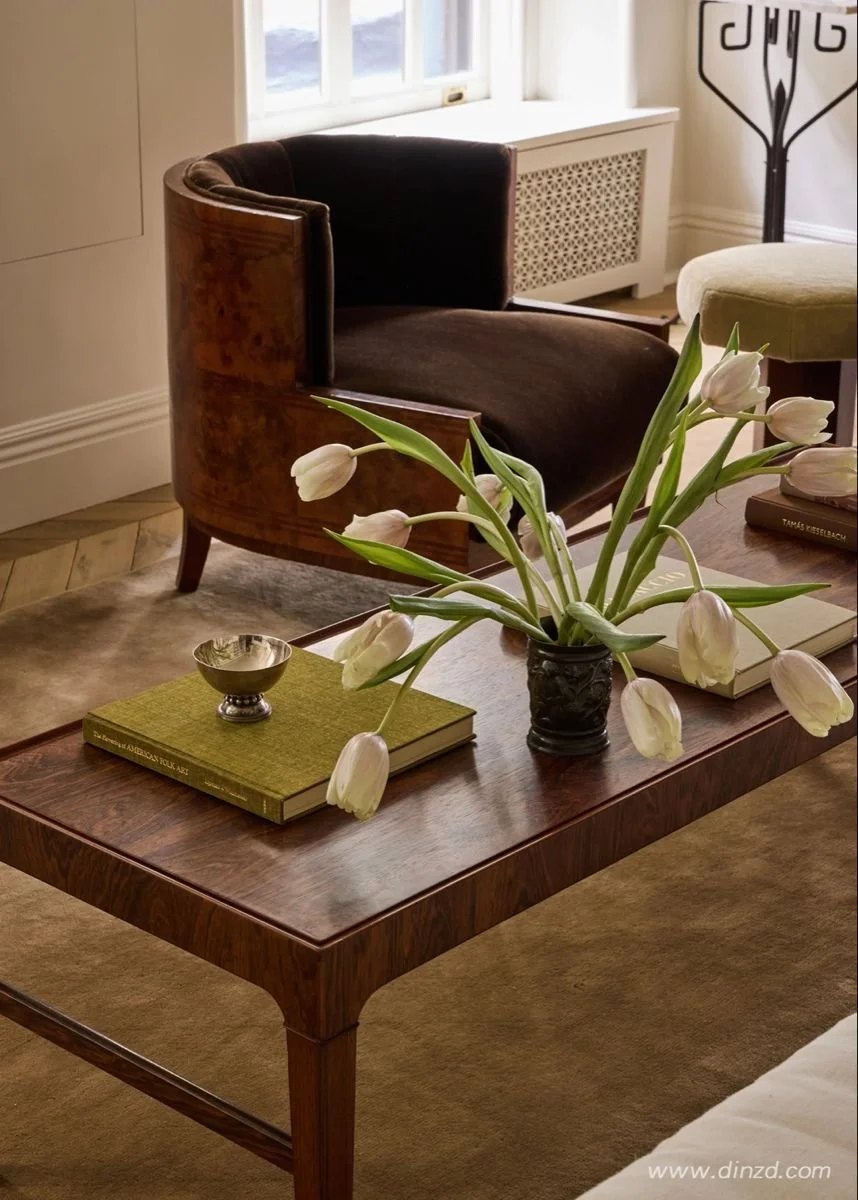 How to Decorate Seasonally Without Filling Your Home With Stuff