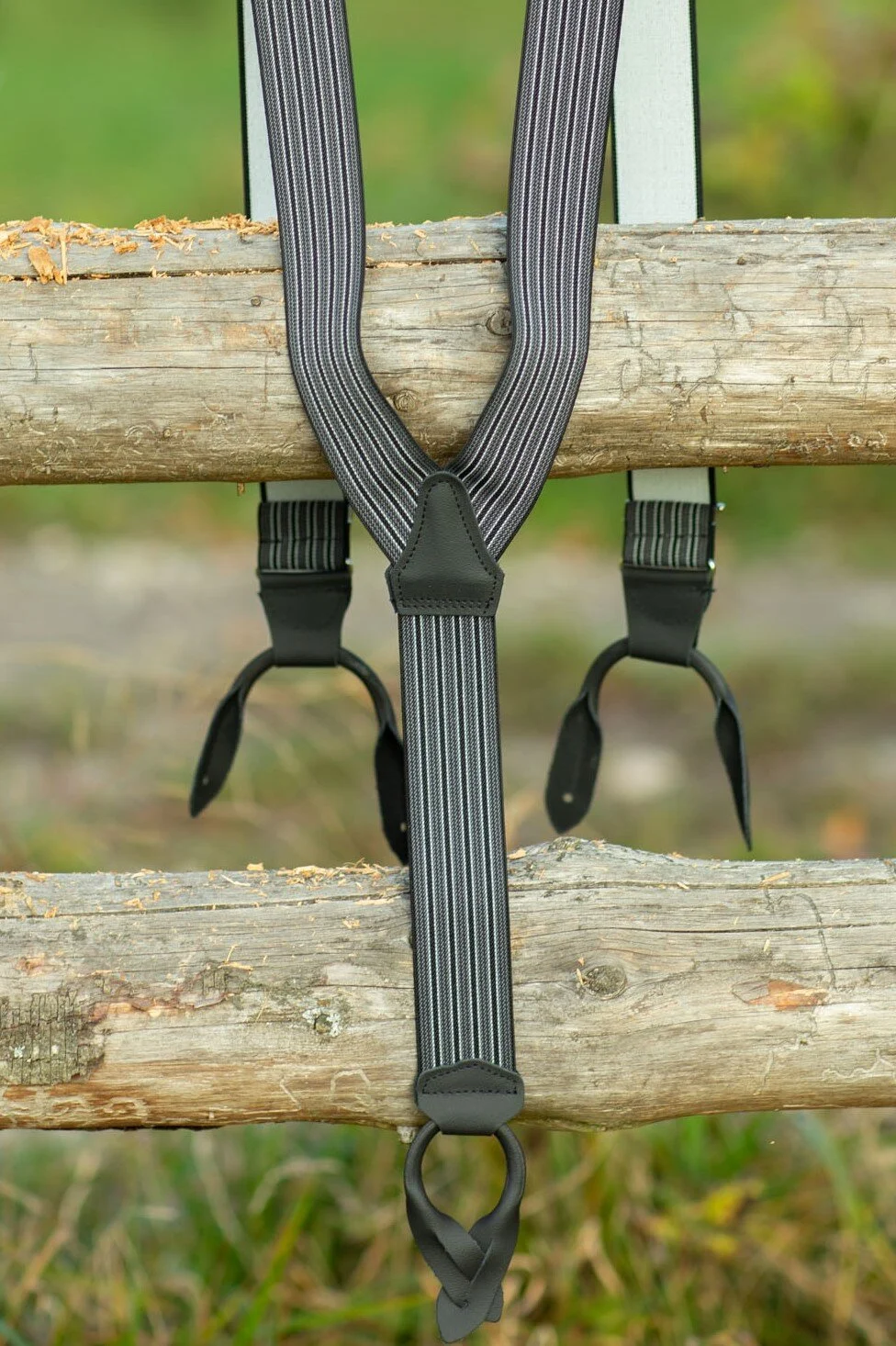 Hosenträger für Knöpfe grau-schwarz gestreift
