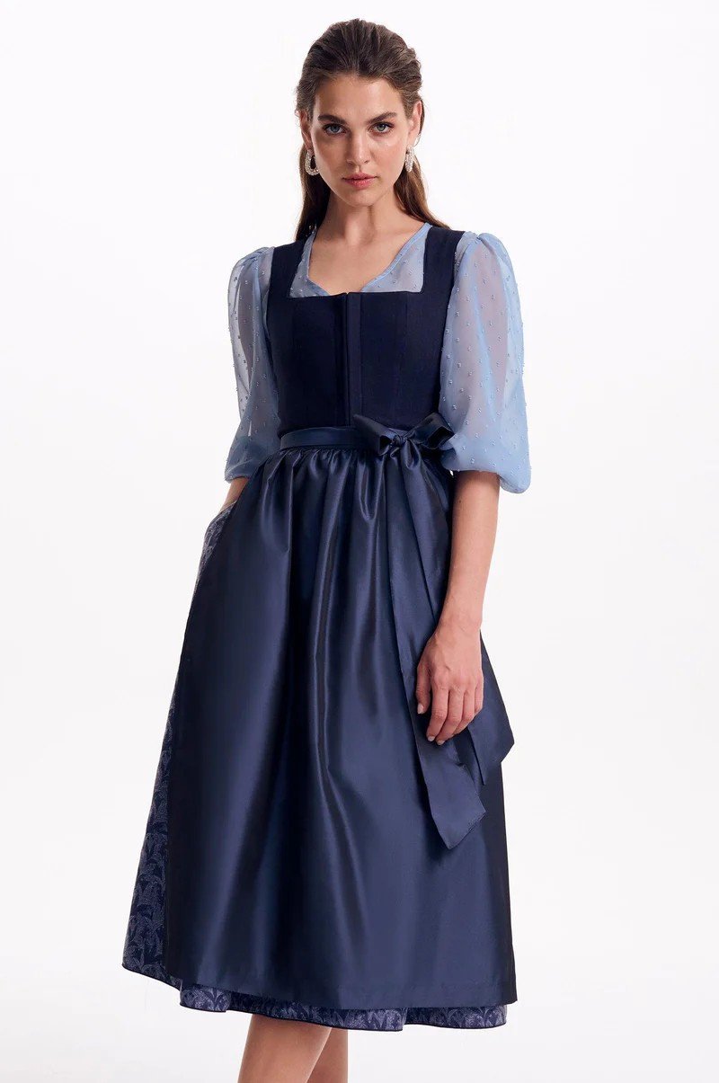 Dirndl_Violet_Nachtblau_V_Kinga_Mathe_03.jpeg
