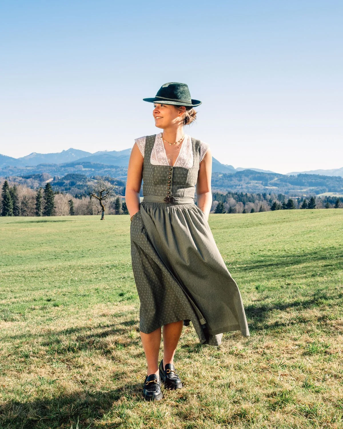 Dirndl olivgrün gemustert