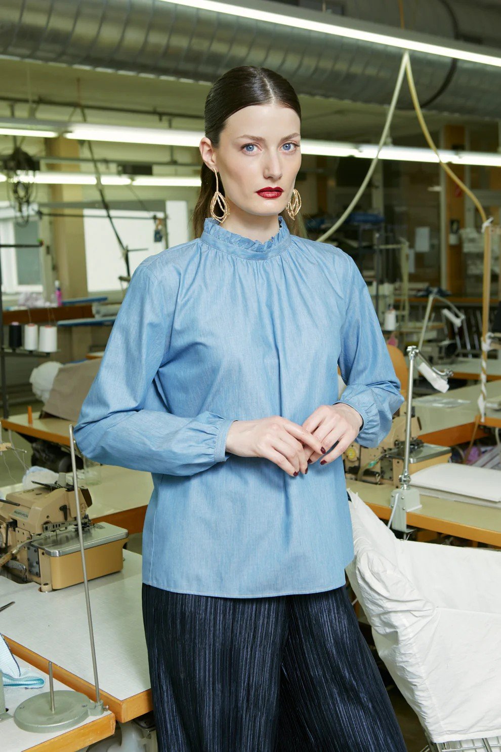 wallmannfw24__19_walmann_bluse_jeansoptik_02.jpeg