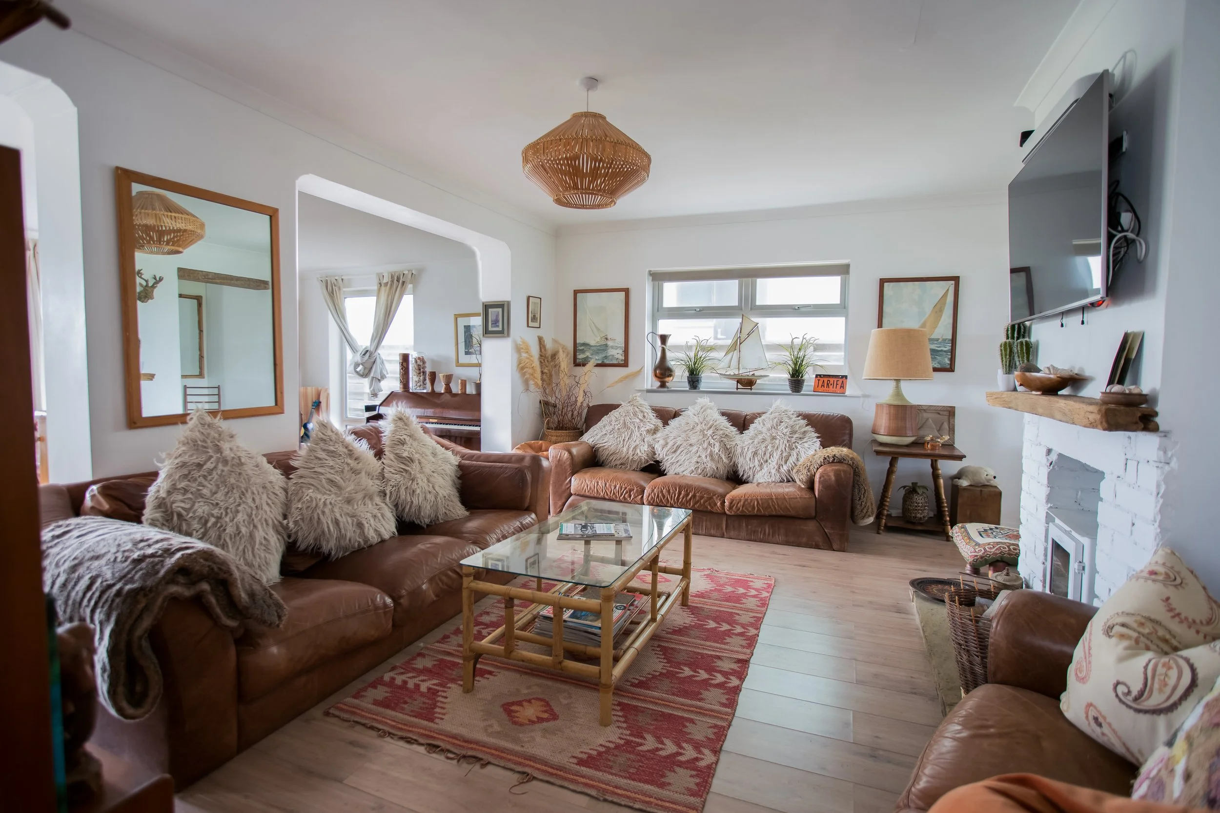 Beach front cottage to rent in Bracklesham Bay. Sleeps 10, dog friendly