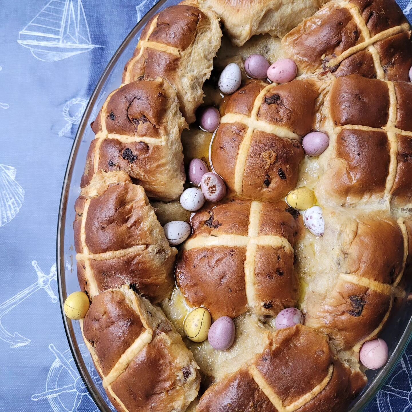 We've been so busy hosting you lovely lot for your Easter breaks, however still finding time to make outrageous puddings to use up the Easter eggs! 🐣😊
.
.
#easterholidays #easterpudding #hotcrossbuns #hotcrossbunpudding #minieggseason #stilleatinge