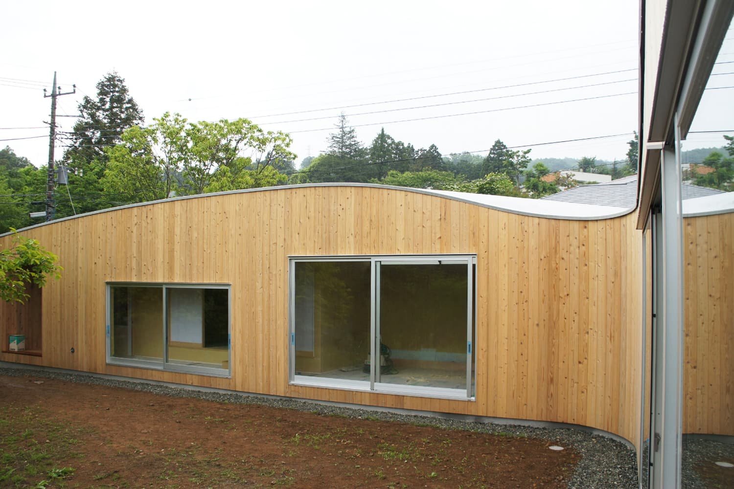 MOH Curved Timber Roof House Minami Ashigara - 05.jpg