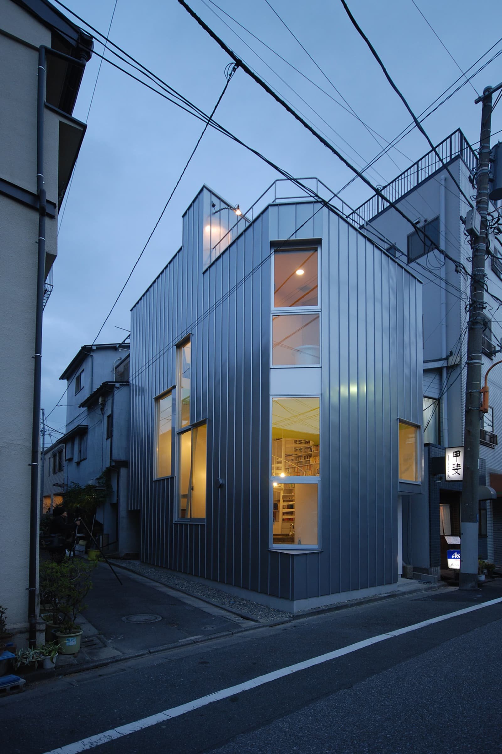 Bokutei Private Small House Tokyo Atelier Bow-Wow - 01.jpg