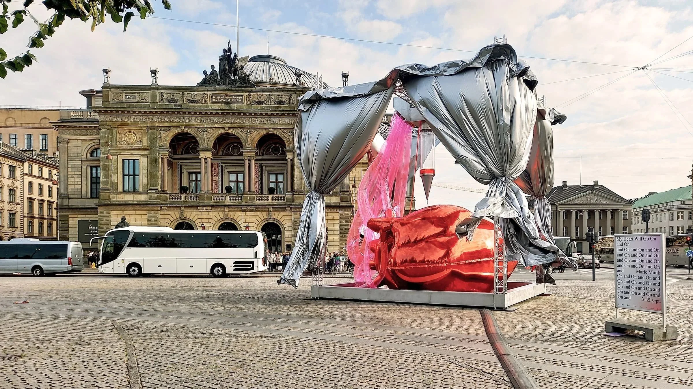 My+Heart+Will+Go+On+and+On+Art+Installation+Kongens+Nytorv+-+12.jpg