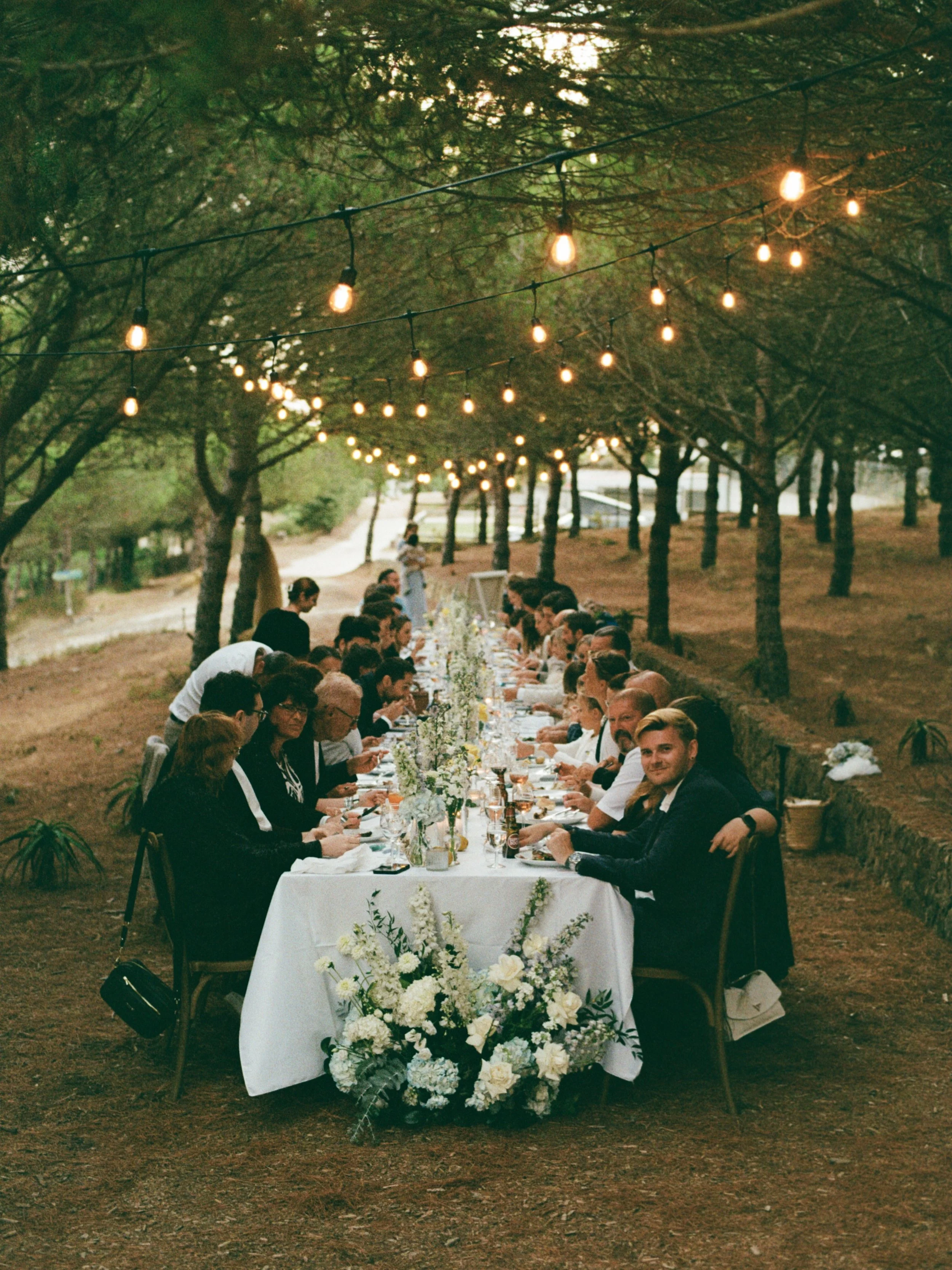 Love stories don&rsquo;t need a stage, just a long table, warm lights, and the right people.
Michelle &amp; Daniel on film 🎞️
