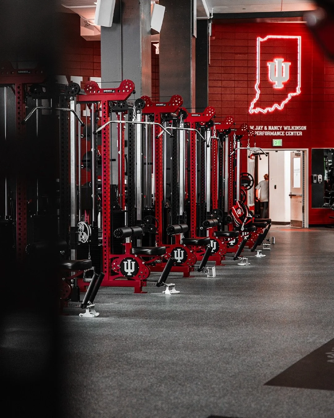 Fresh look for the IU Wilkinson Performance Center! Bold paint, large-scale branding, key motivational phrases, and the iconic Indiana script bring the space to life, set the tone for student-athletes, and keep the drive to succeed front and center.
