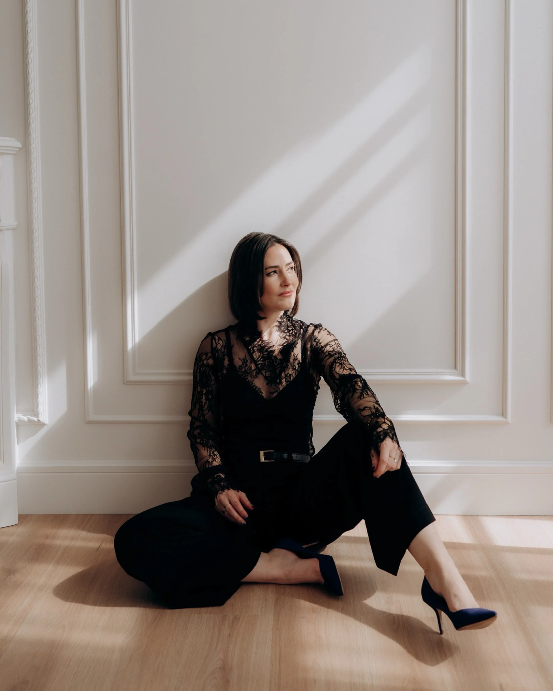 Brandov&eacute; focen&iacute; pro skvělou n&aacute;vrh&aacute;řku Barču @bara_b.atelier ✂️
Napi&scaron;te mi a vytvoř&iacute;me fotky, kter&eacute; nechaj&iacute; vyniknout i va&scaron;i osobnost a značku! 📸🤩

#brand #brandphotography #business #bu