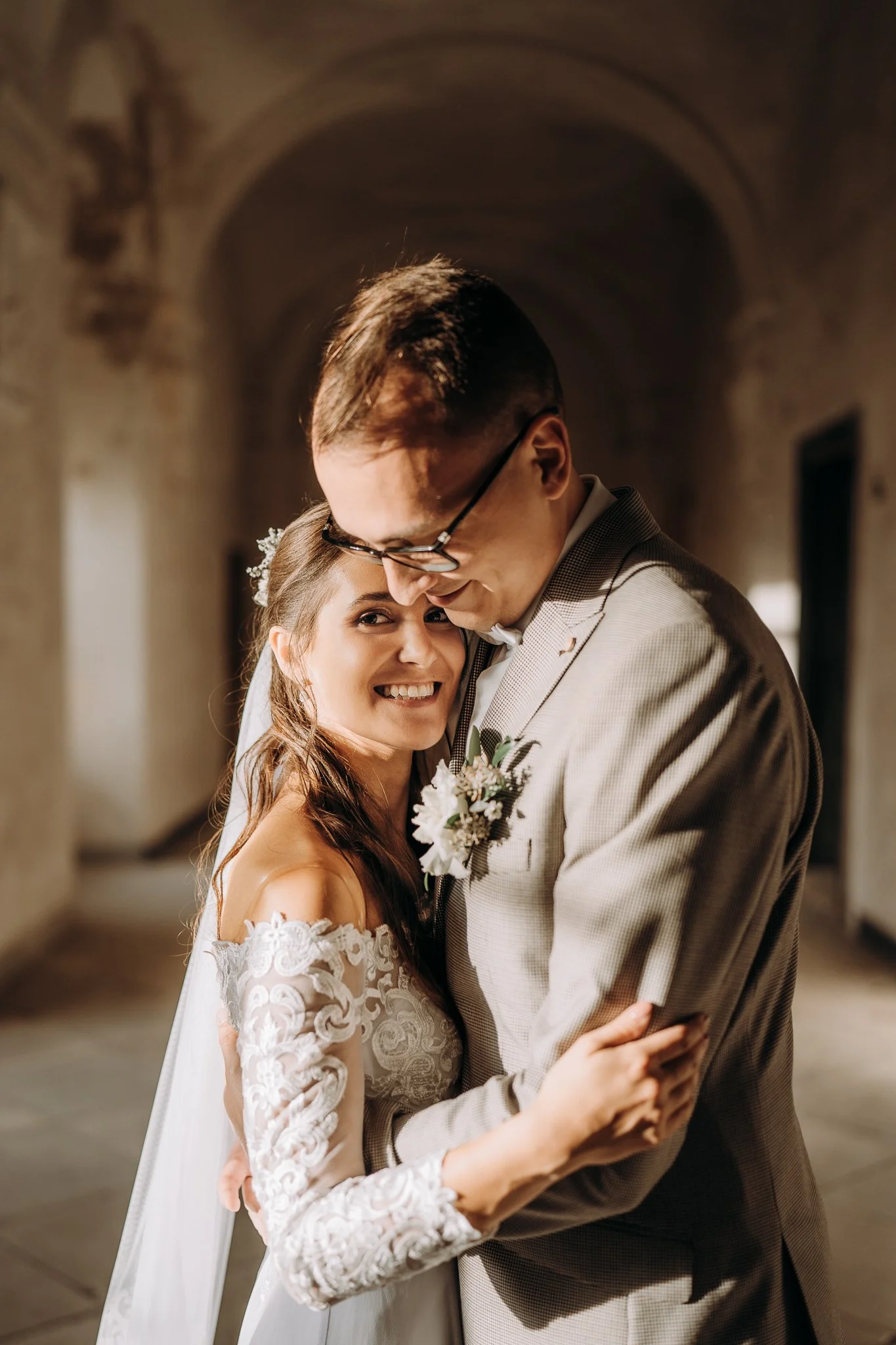 Svatební fotografie v historické budově Znojmo. 