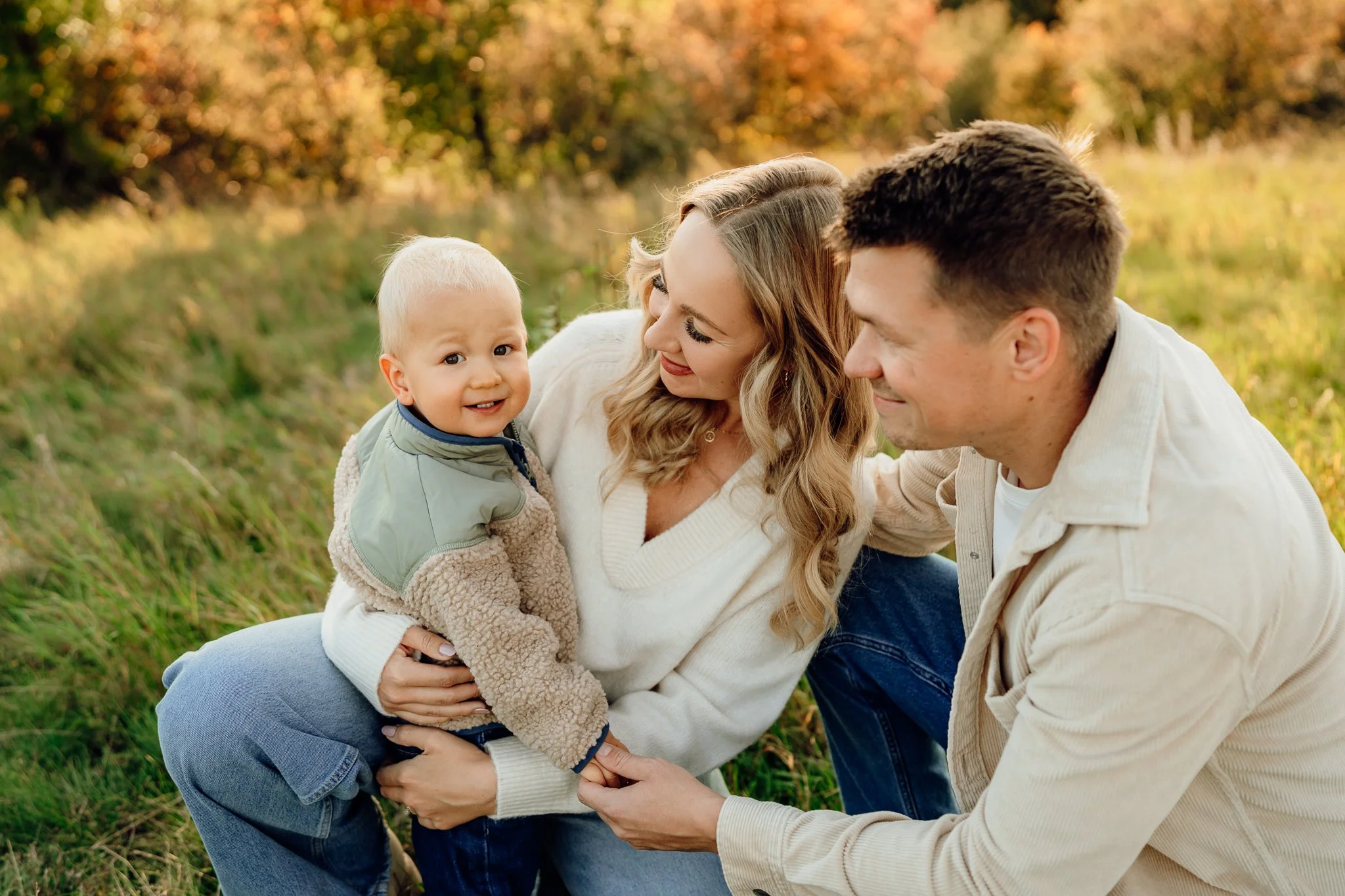 Rodinné focení a rodinná fotografie při západu slunce v Brně. 