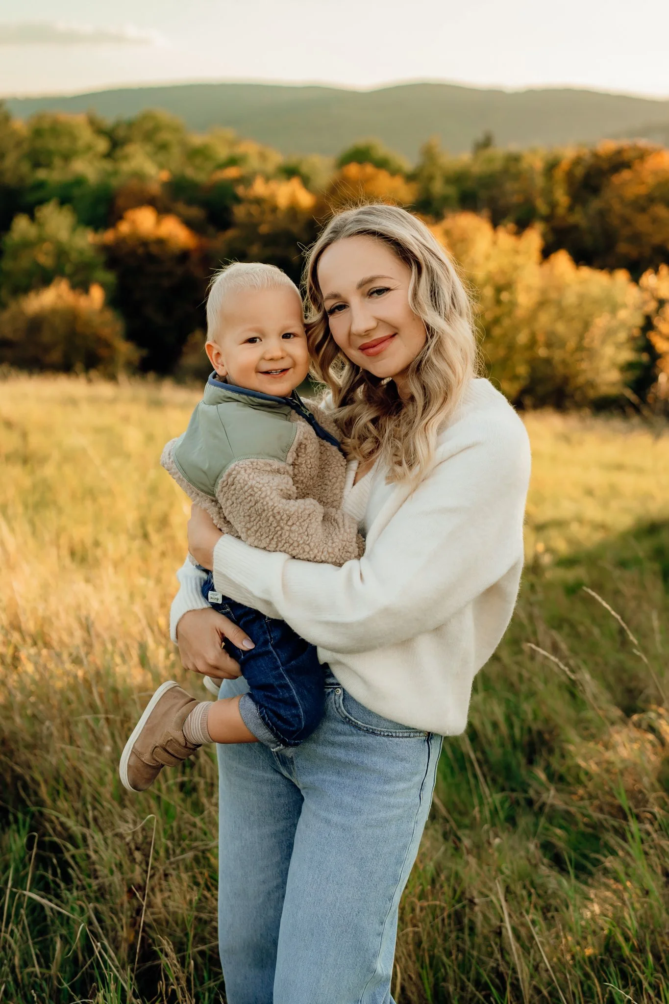 	
Rodinné focení a rodinná fotografie při západu slunce v přírodě v Brně.