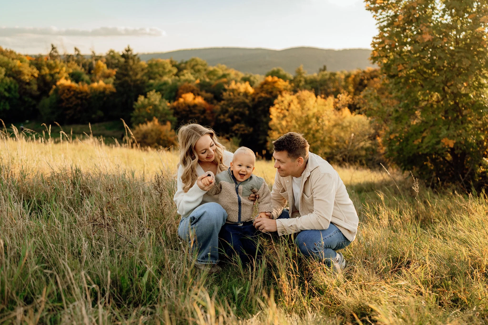 Rodinné focení a rodinná fotografie při západu slunce v Brně. 