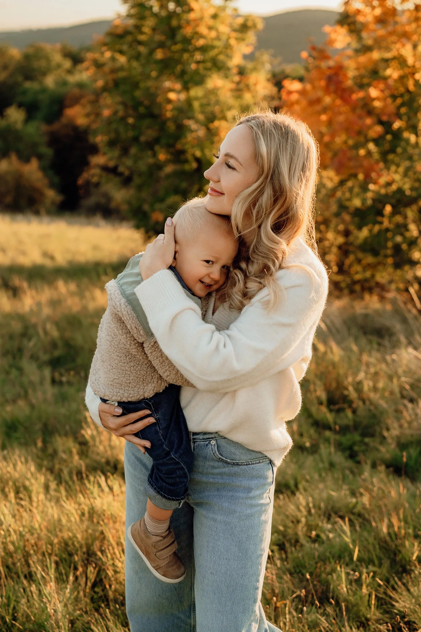 	
Rodinné focení a rodinná fotografie při západu slunce v přírodě v Brně.