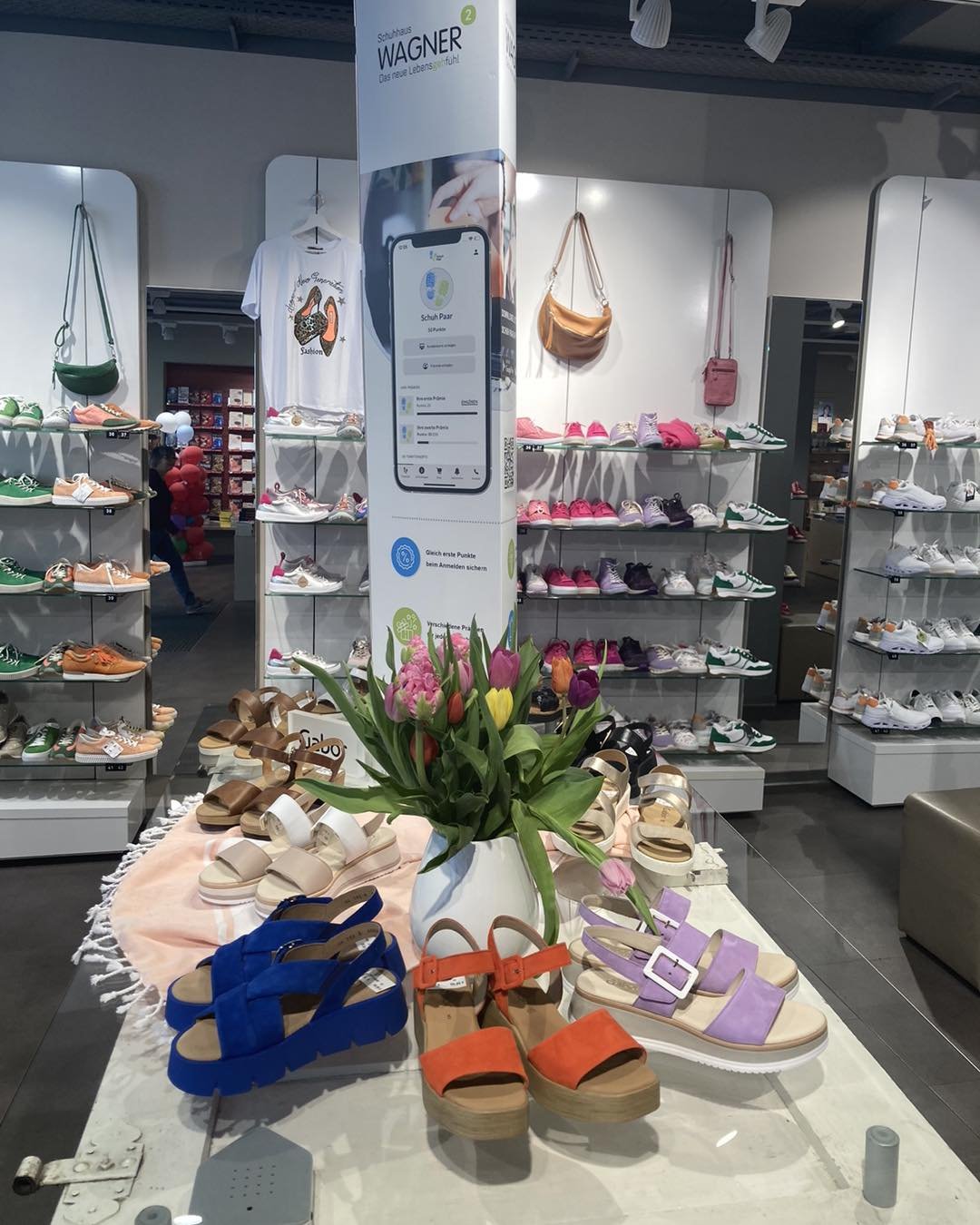 💐Ein farbenfroher Fr&uuml;hlingsgru&szlig; zum Wochenende. 💐

#badkreuznachandernahe #badkreuznach #badkreuznachnahe #bingen #schuhhauswagner #marcotozzi #sandalenwetter #sandalen #schuhwagner