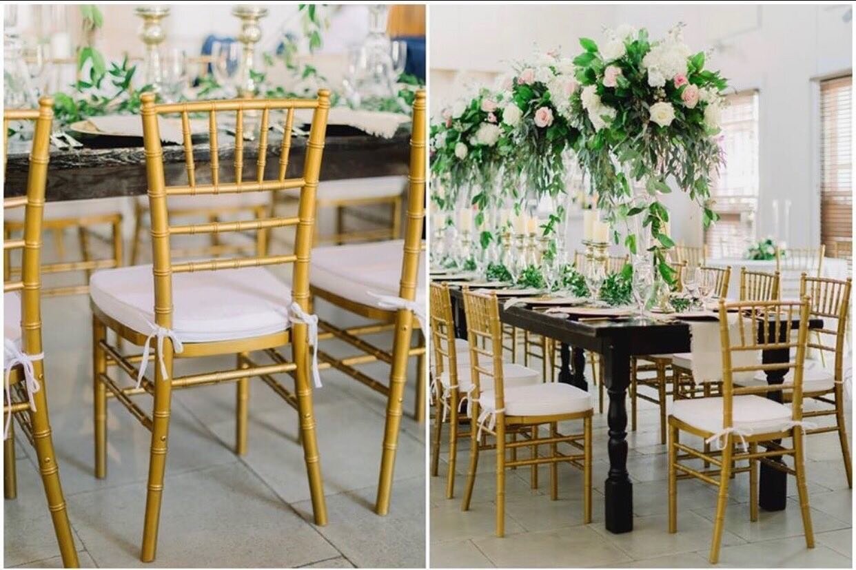 A beautiful look at our gold chiavari chairs paired with a dark stained farm table.

.⁣
.⁣
.⁣
#handmrentals #eventrentals #30aweddings #30abride #rosemarybeachfl  #rosemarybeachbride #rosemarybeach #rosemarybeachwedding #summerwedding #weddingdecor #