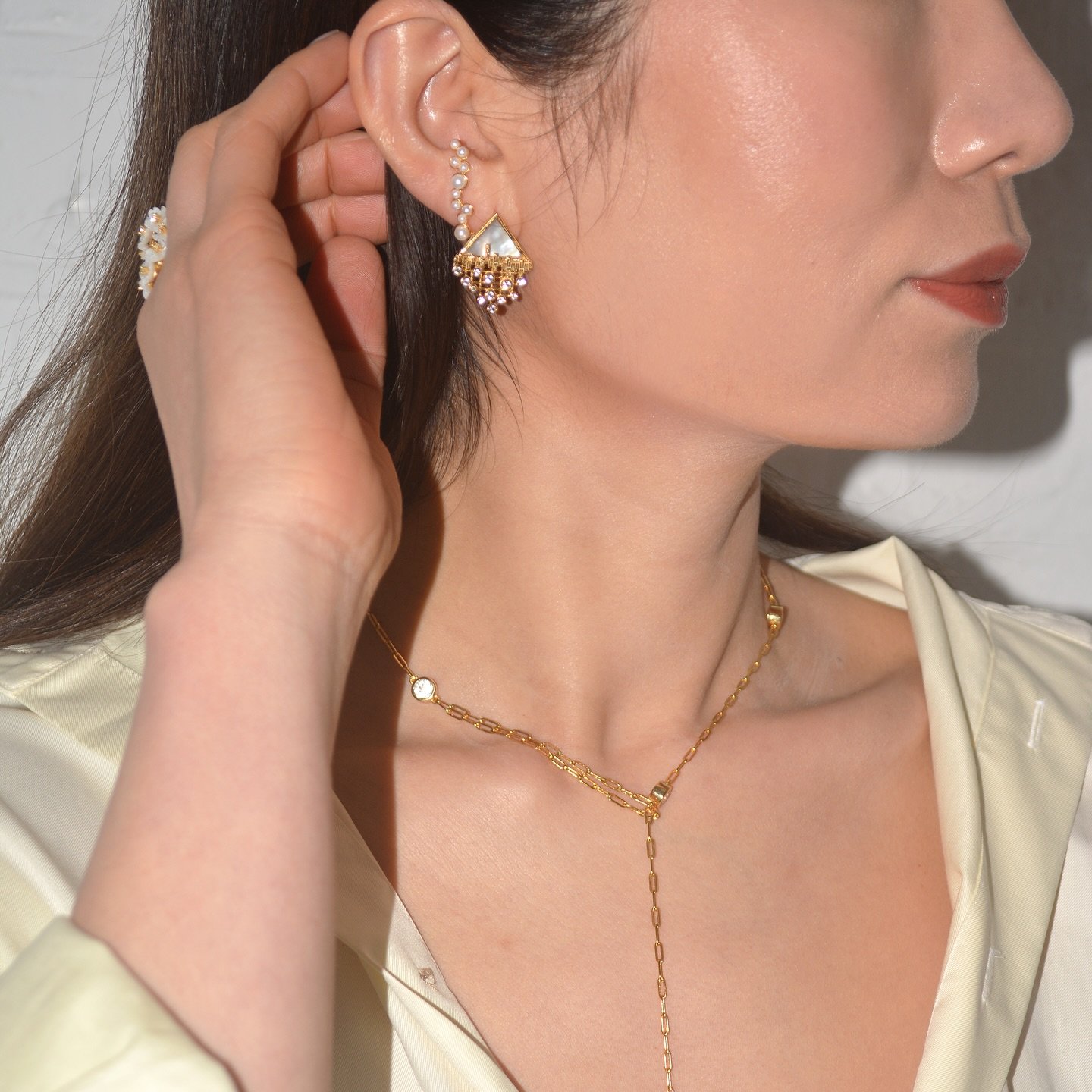 Mix, match, and stack your way to perfection with our Bolla Collection!

#CarolinaWong #summerjewellery #handmadejewellery #sustainable #summerstyle #London #sustainablejewellery #abalone #shell #bolla #geometric #earringstacking