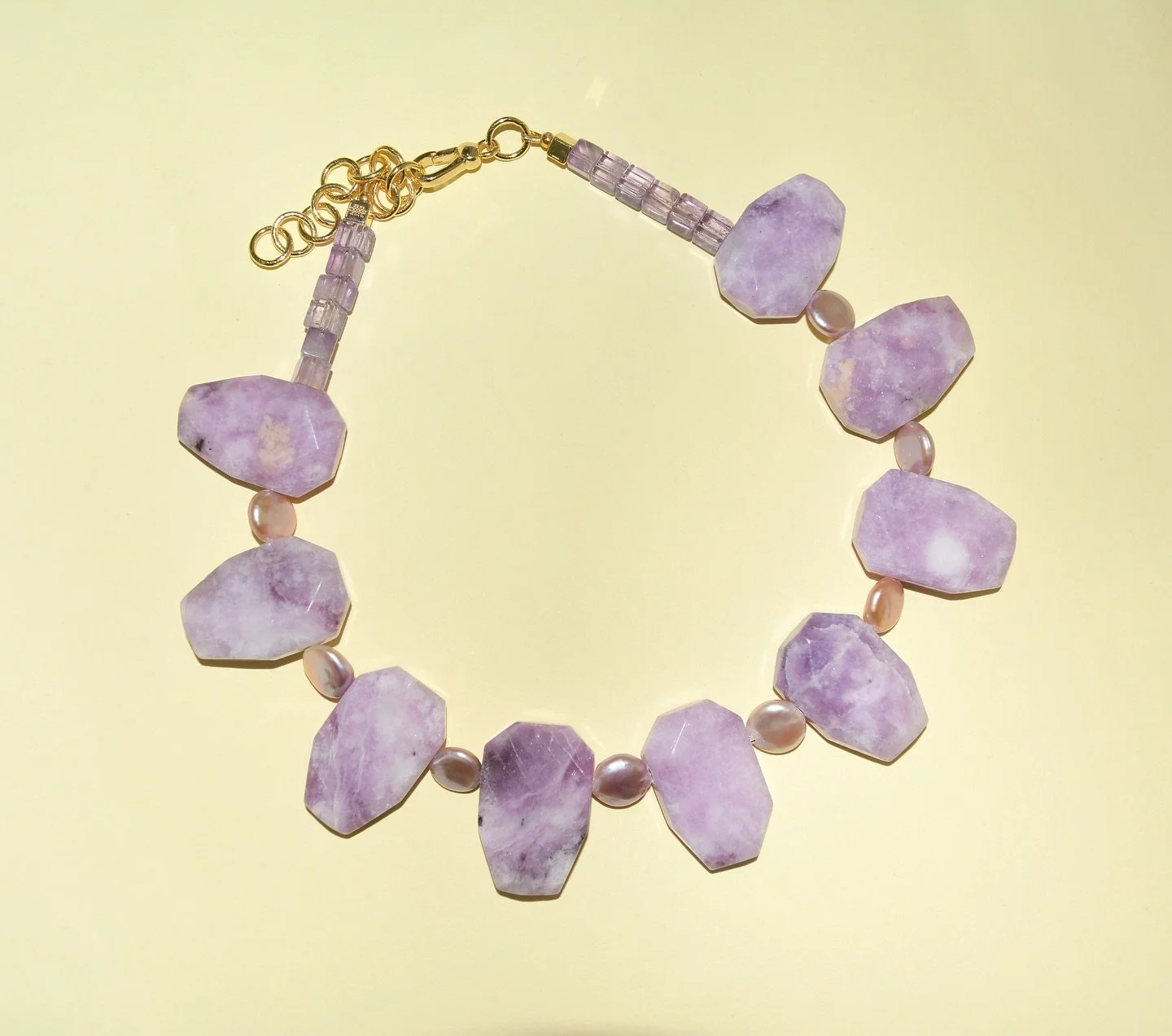 The Kenza Collection was inspired by materials Carolina gathered during her travels around the world. It combines eye-catching gemstones with uniquely shaped pearls to create truly distinctive pieces.

#CarolinaWong #autumnjewellery #handmadejeweller