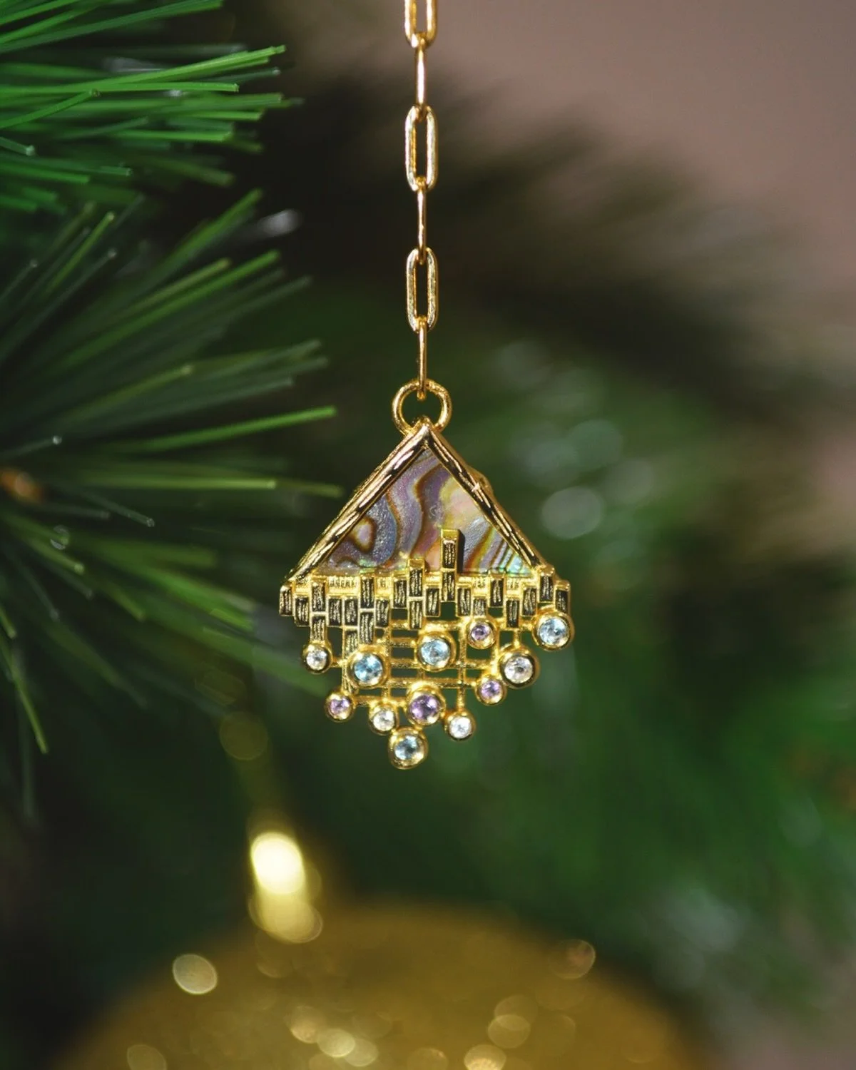 Christmas Eve is here - let the sparkling festivities begin! 🎄

#CarolinaWong #autumnjewellery #handmadejewellery #sustainable #autumnstyle #winterstyle #London #sustainablejewellery #christmas #christmasgifts #xmas #gifting #giftingideas