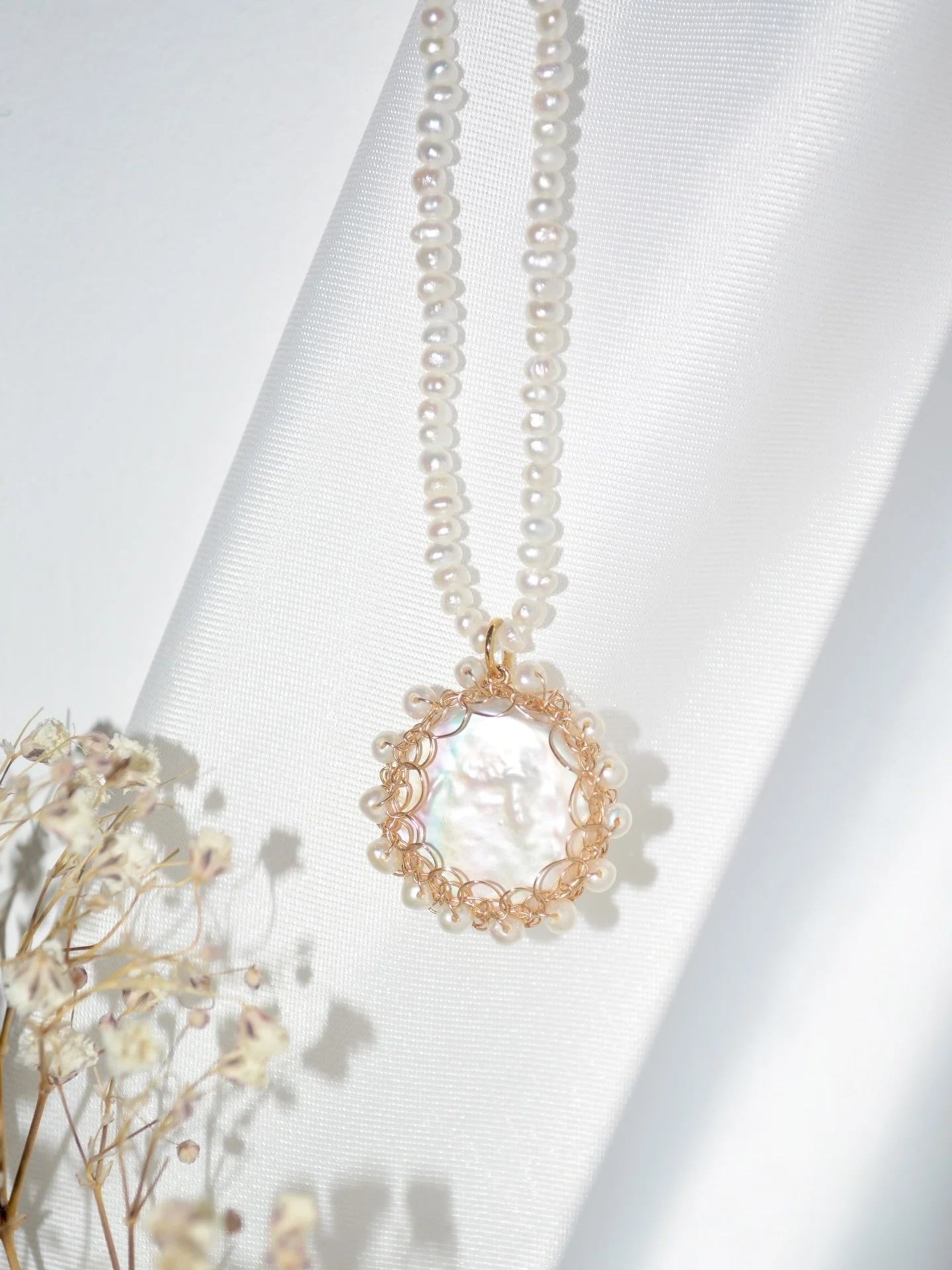 The classic white pearl is timeless, transcending every season! 

#CarolinaWong #handmadejewellery #sustainable #winterstyle #London #sustainablejewellery #winterfashion #cozyseason #winterootd #winterglam #pearl #necklace #timeless #handmade #london