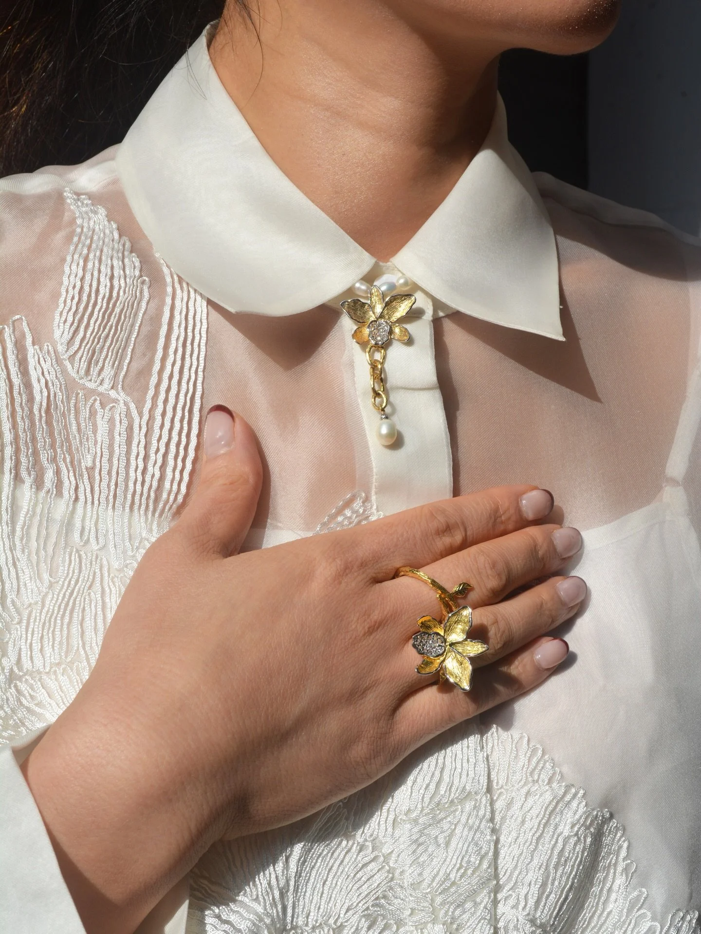 The Lady V Collection is a celebration of womanhood - graceful, refined, and strong at its core.

#CarolinaWong #handmadejewellery #sustainable #winterstyle #London #sustainablejewellery #winterfashion #cozyseason #winterootd #winterglam #ladyv #orch