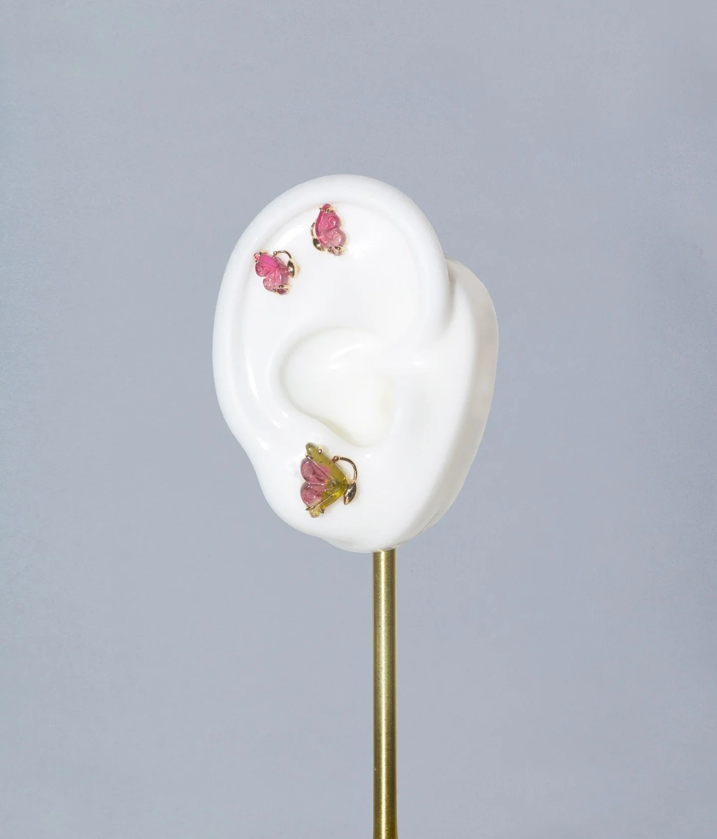 Delicate tourmaline butterfly studs cascading up the ear, capturing light with every movement - the perfect touch of color and elegance for the incoming spring season 🦋

#carolinawongjewellery #sustainable
#handmadejewellery #butterfly #earrings