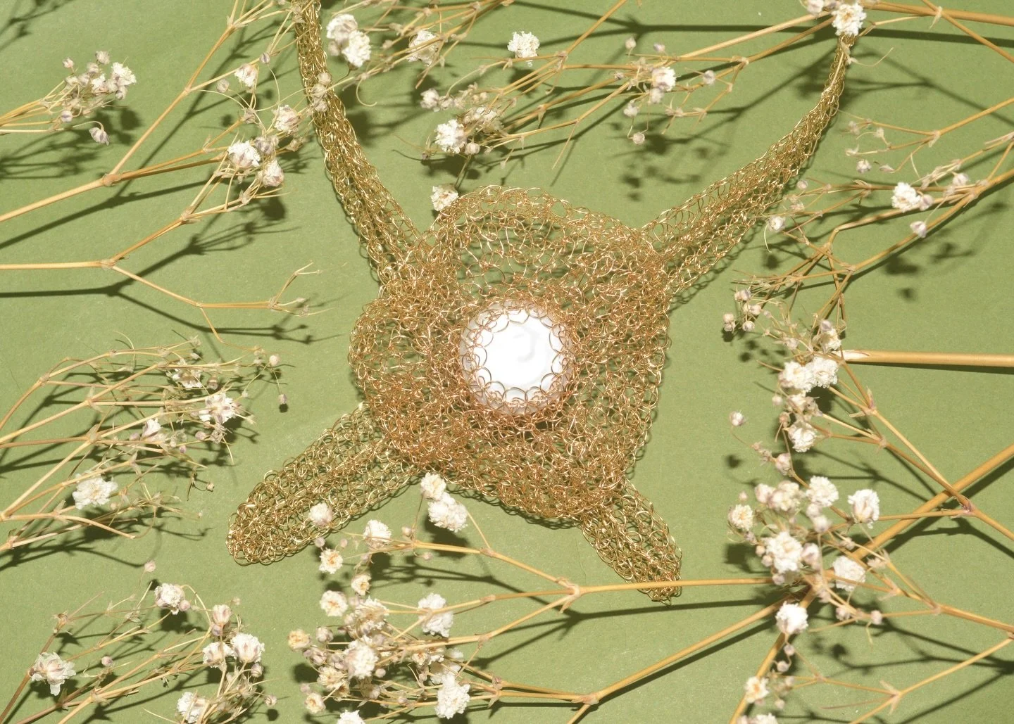 Hello, spring 🌸 A new season of fresh beginnings, soft blooms, and a little extra sparkle.

#carolinawongjewellery #sustainable
#handmadejewellery #spring #flower