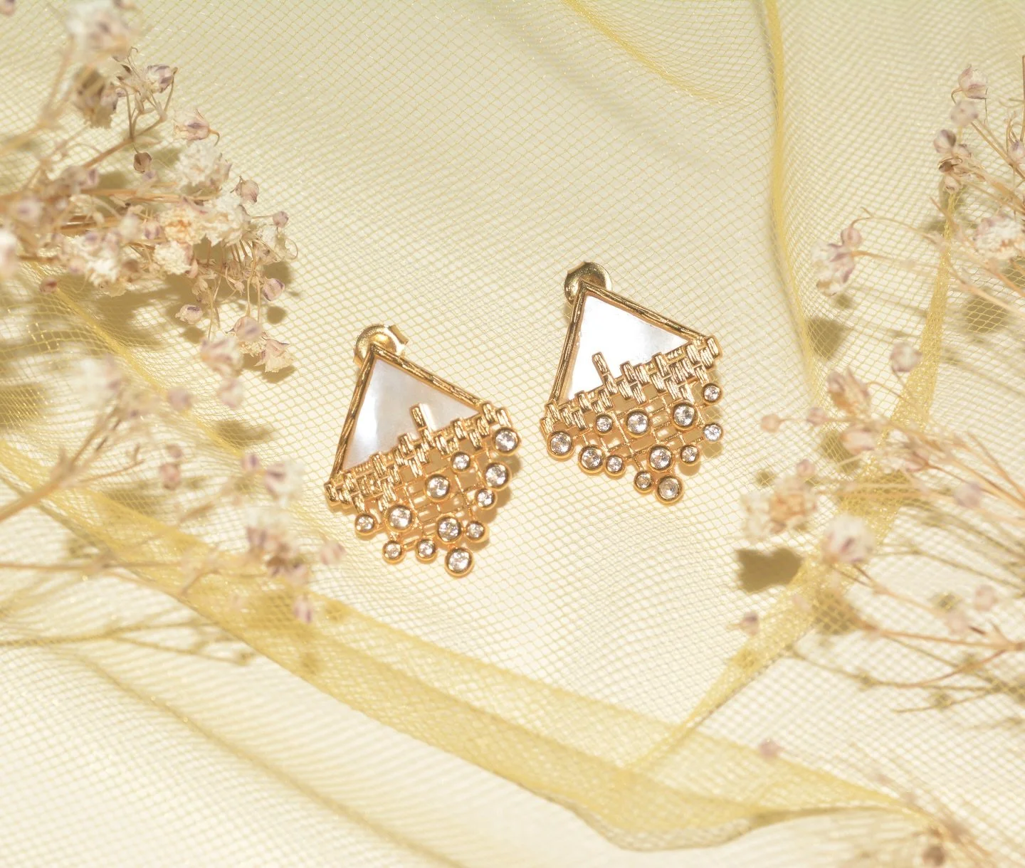 Bolla plays with bold geometry and soft, bubble-like circles, striking a joyful balance that feels fresh, modern, and just a little unexpected - perfect for those who love their jewellery with a twist! 🫧

#carolinawongjewellery #sustainable
#handmad