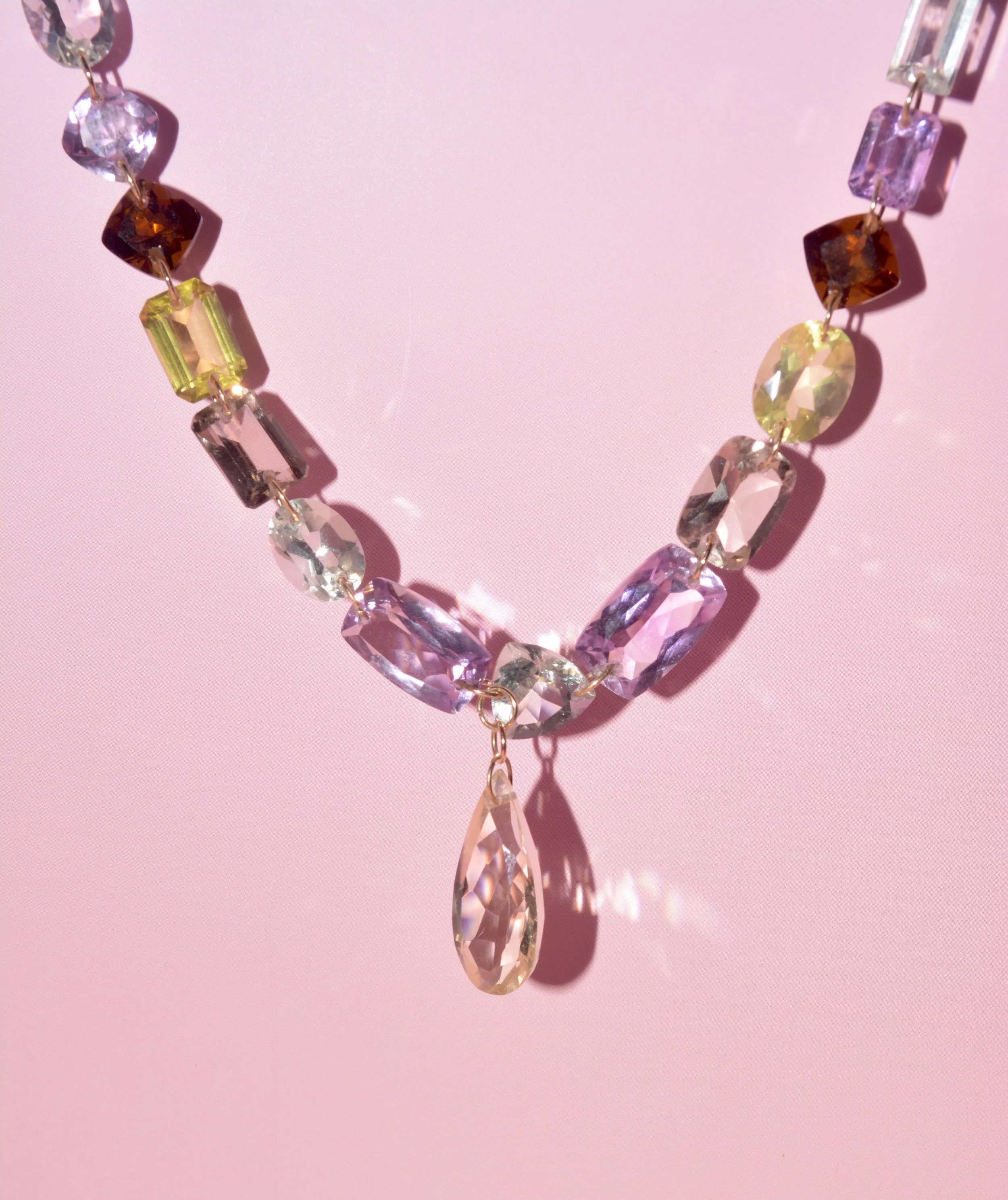 At Gem Bar, you&rsquo;re invited to select the gemstones that resonate with you; whether you&rsquo;re drawn to their energy, symbolism, or distinctive beauty 💎

#carolinawongjewellery #sustainable
#handmadejewellery #bespoke #gemstones