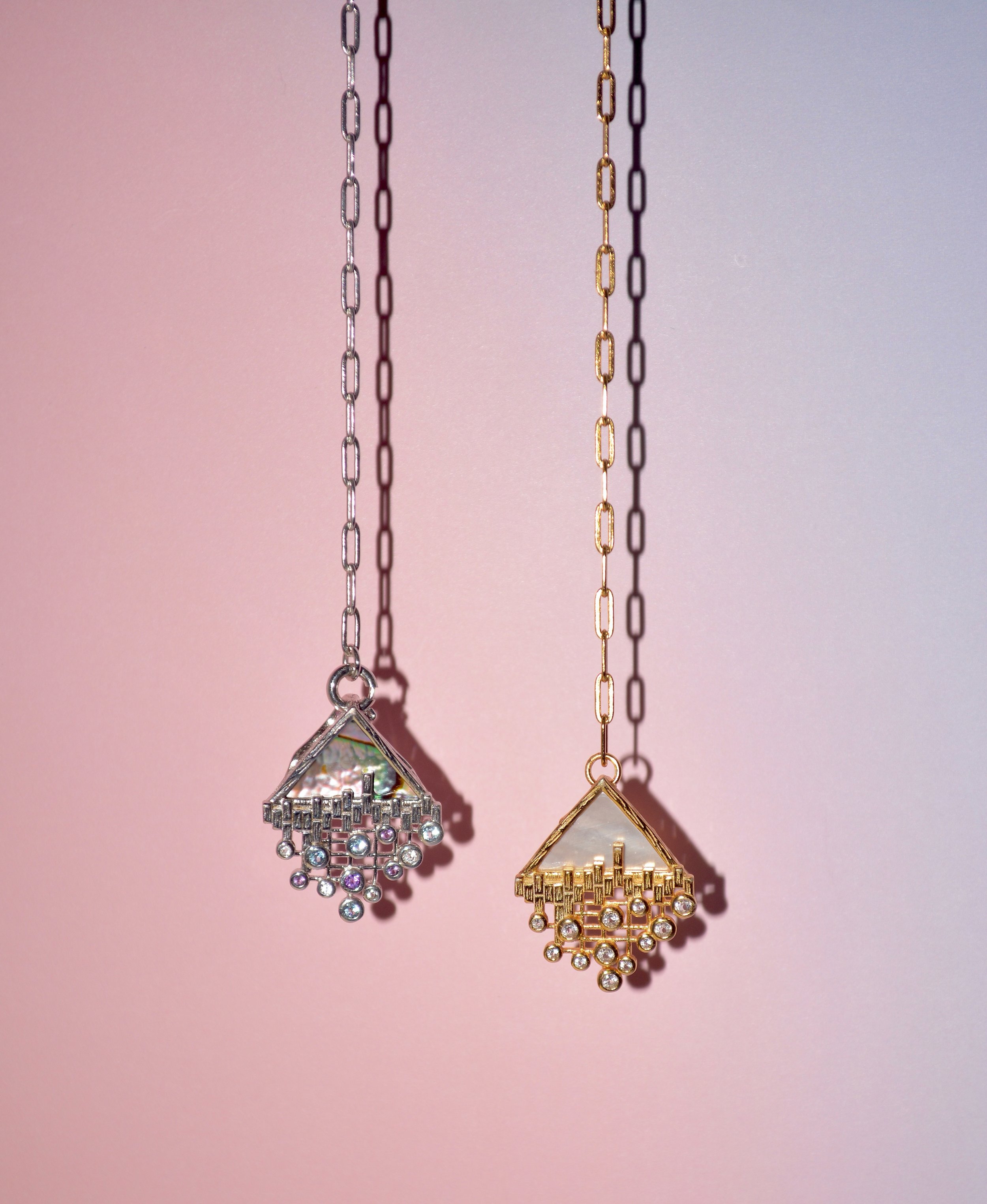 The Bolla Collection embraces bold, geometric forms and vibrant hues, creating a captivating fusion of elegance and playfulness!

#carolinawongjewellery #sustainable
#handmadejewellery #bolla #necklace